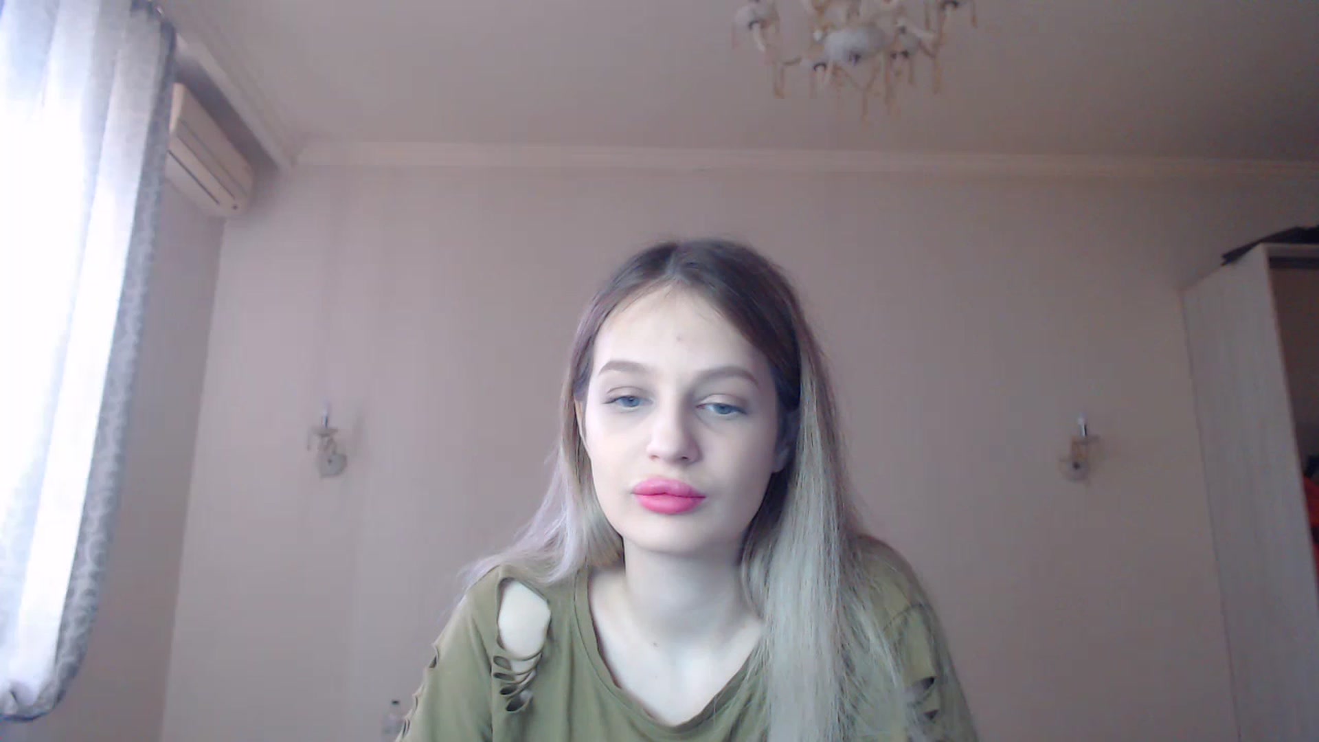 Gallery image thumbnail from Lola_vi's myfreecams stream on, 03/18/2023, 12:44 image 6 of 20