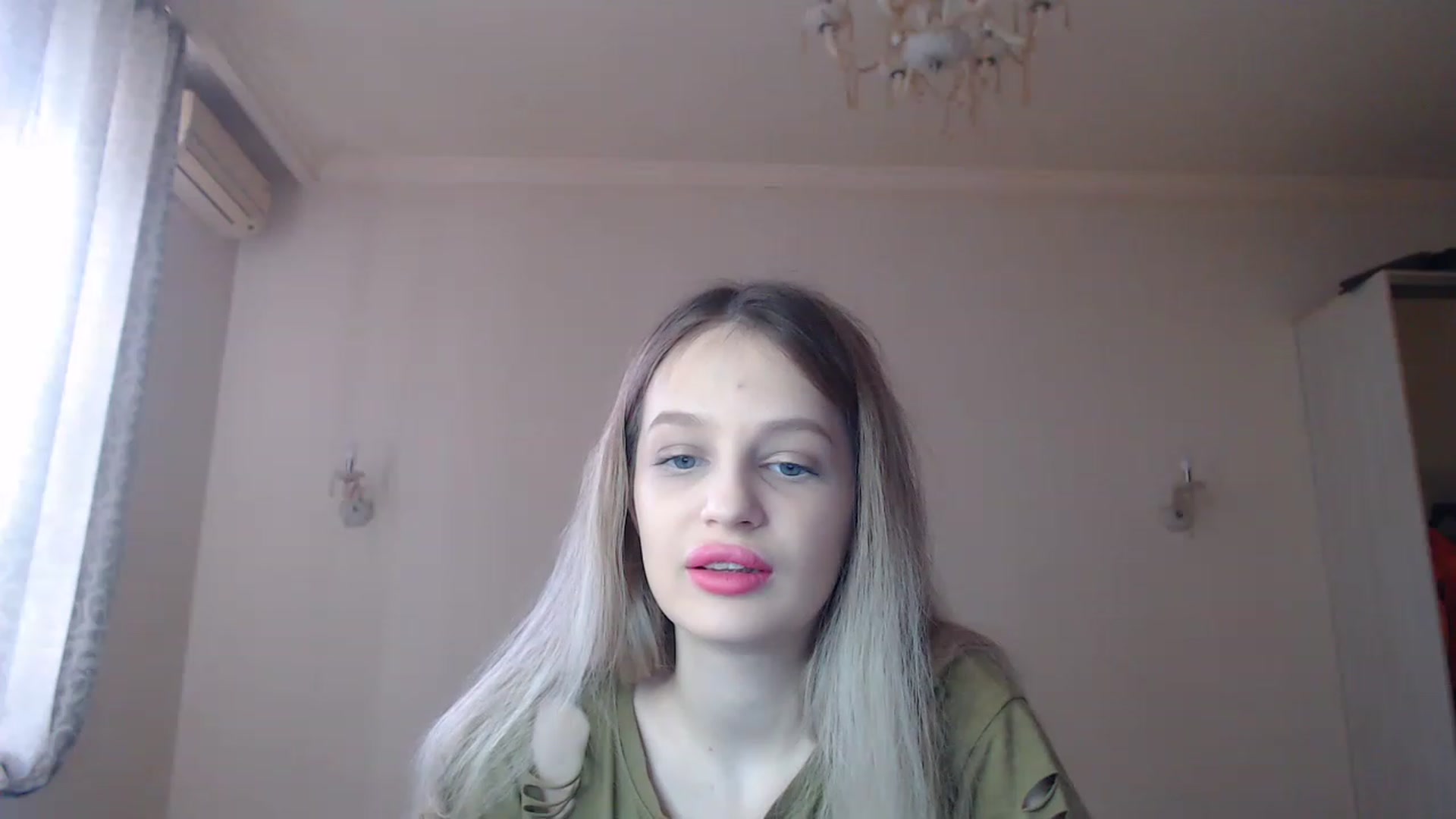 Gallery image thumbnail from Lola_vi's myfreecams stream on, 03/18/2023, 12:44 image 12 of 20