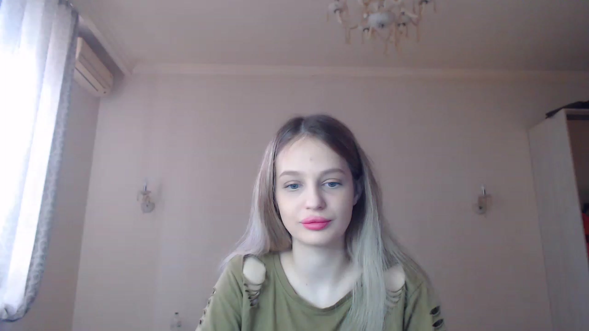 Gallery image thumbnail from Lola_vi's myfreecams stream on, 03/18/2023, 12:44 image 4 of 20