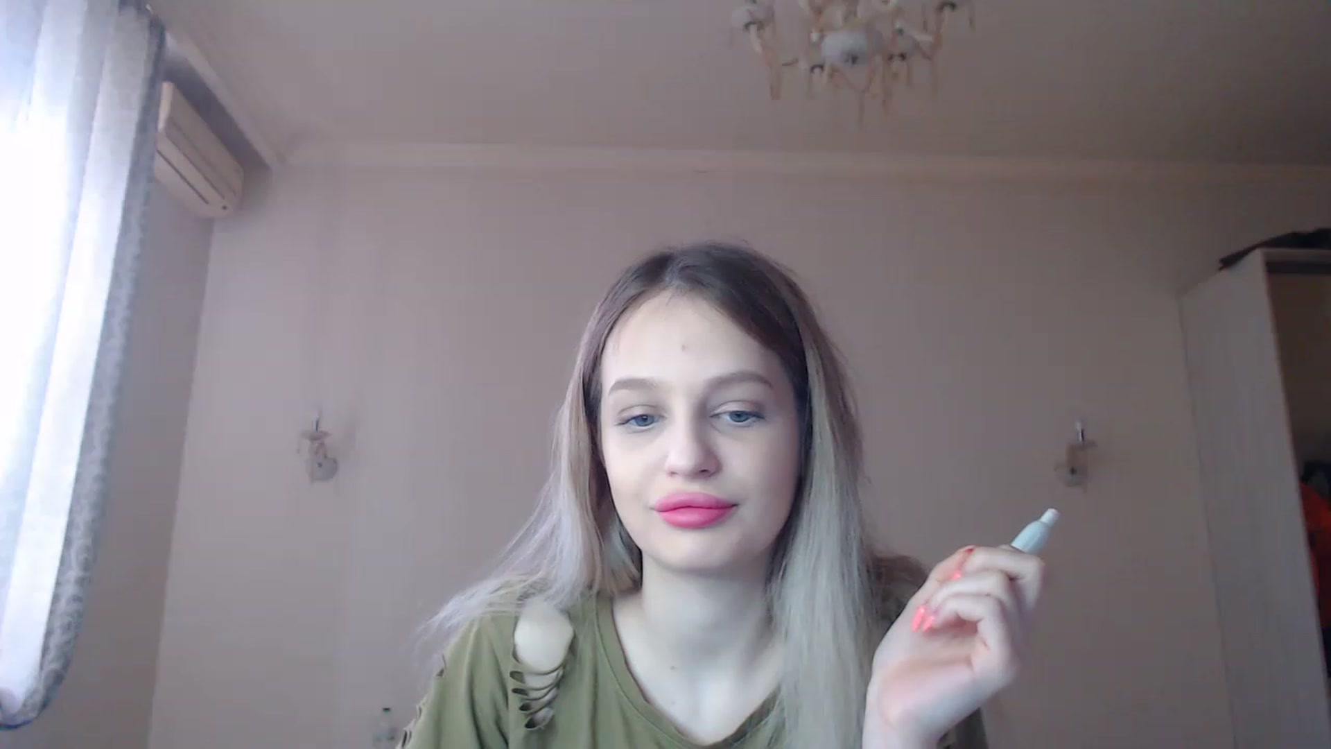 Gallery image thumbnail from Lola_vi's myfreecams stream on, 03/18/2023, 12:44 image 9 of 20