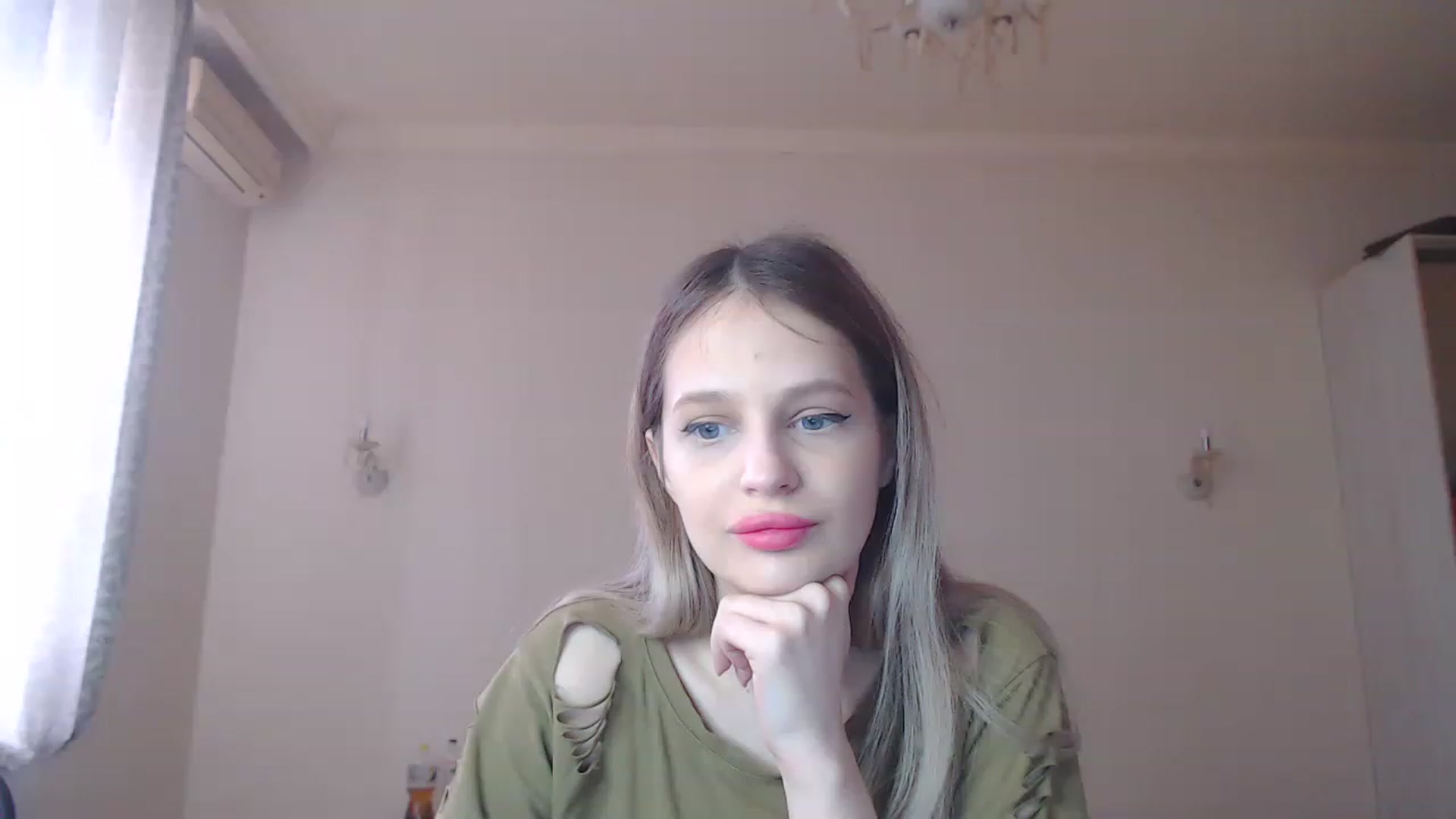 Gallery image thumbnail from Lola_vi's myfreecams stream on, 03/19/2023, 12:26 image 6 of 20