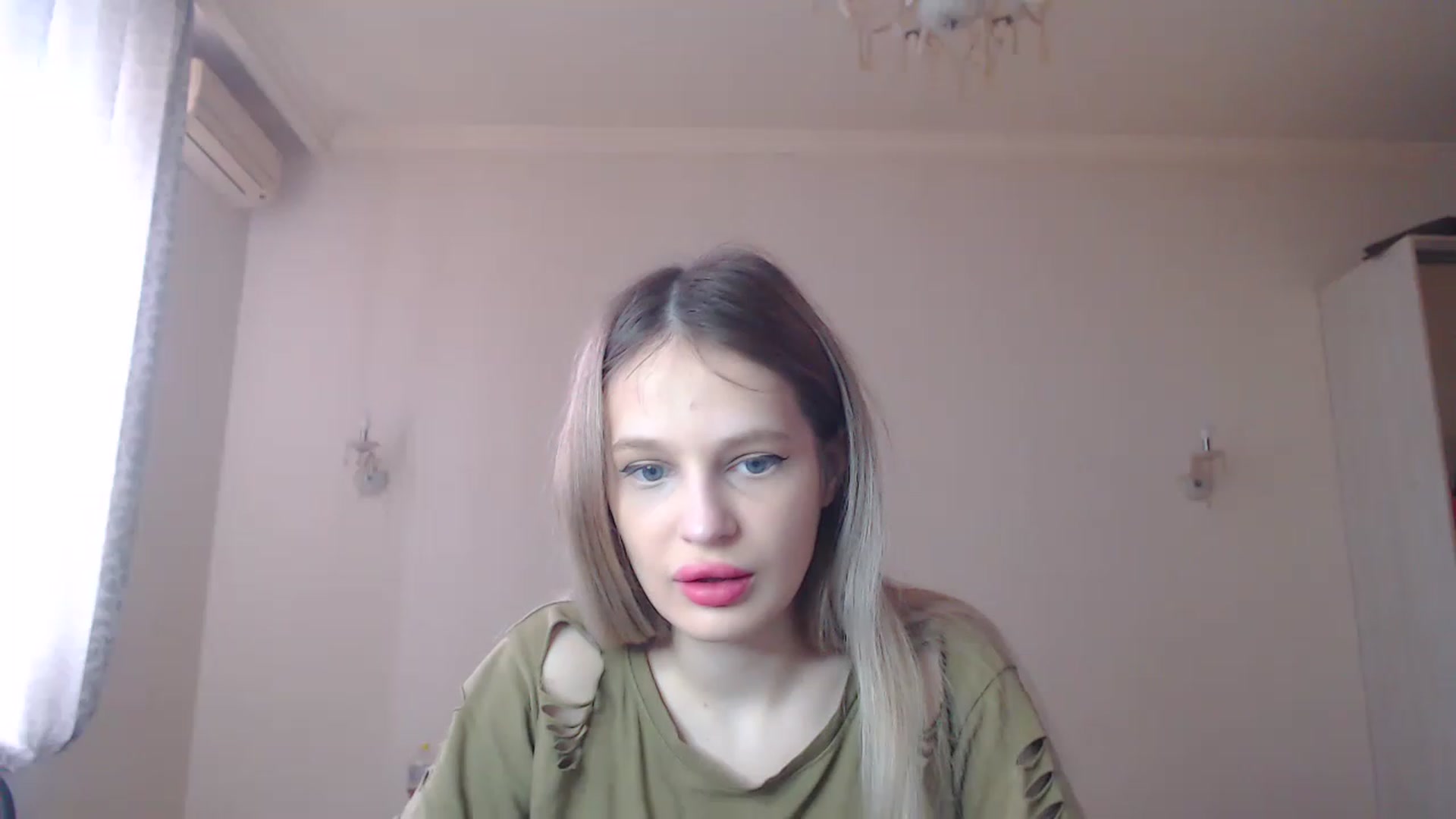 Gallery image thumbnail from Lola_vi's myfreecams stream on, 03/19/2023, 12:26 image 1 of 20
