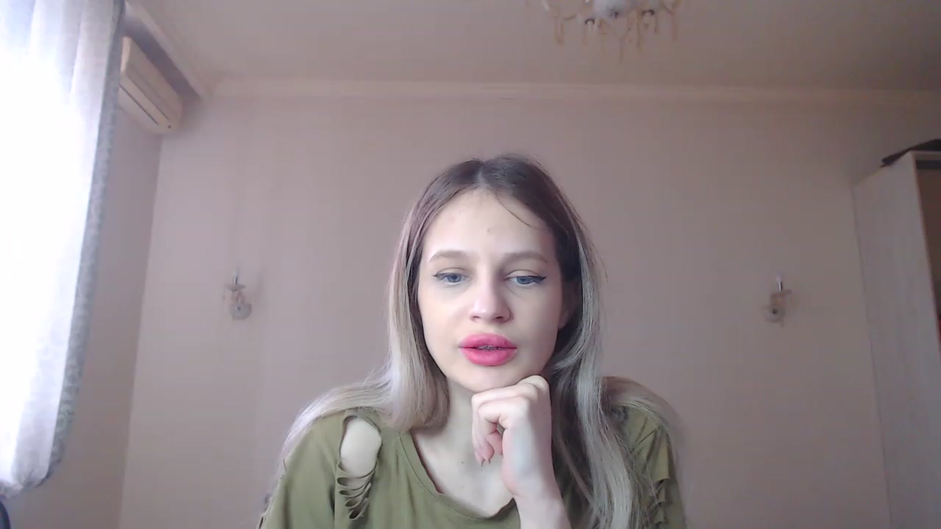 Gallery image thumbnail from Lola_vi's myfreecams stream on, 03/19/2023, 12:26 image 11 of 20