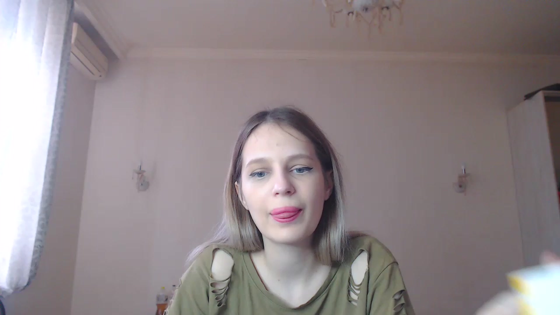 Gallery image thumbnail from Lola_vi's myfreecams stream on, 03/19/2023, 12:26 image 15 of 20