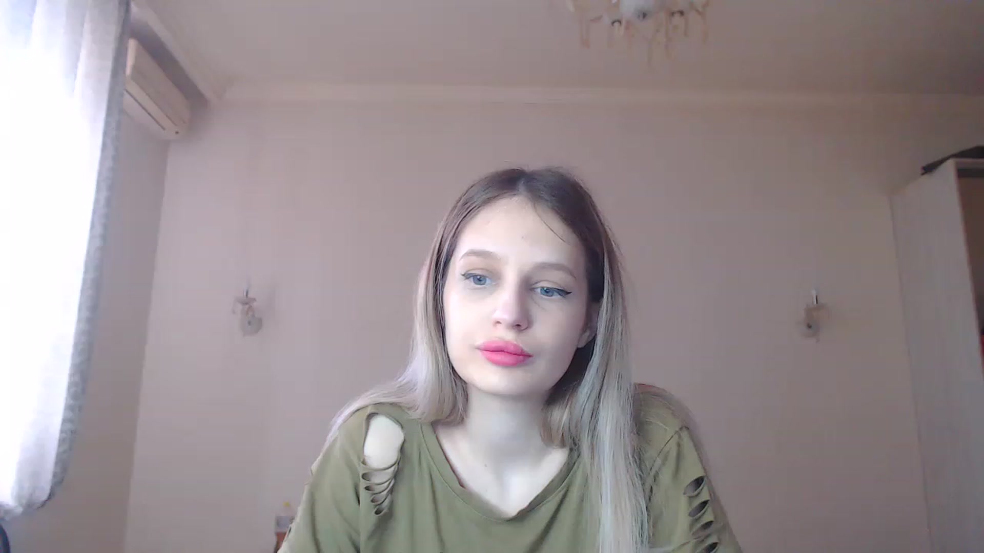 Gallery image thumbnail from Lola_vi's myfreecams stream on, 03/19/2023, 12:26 image 9 of 20