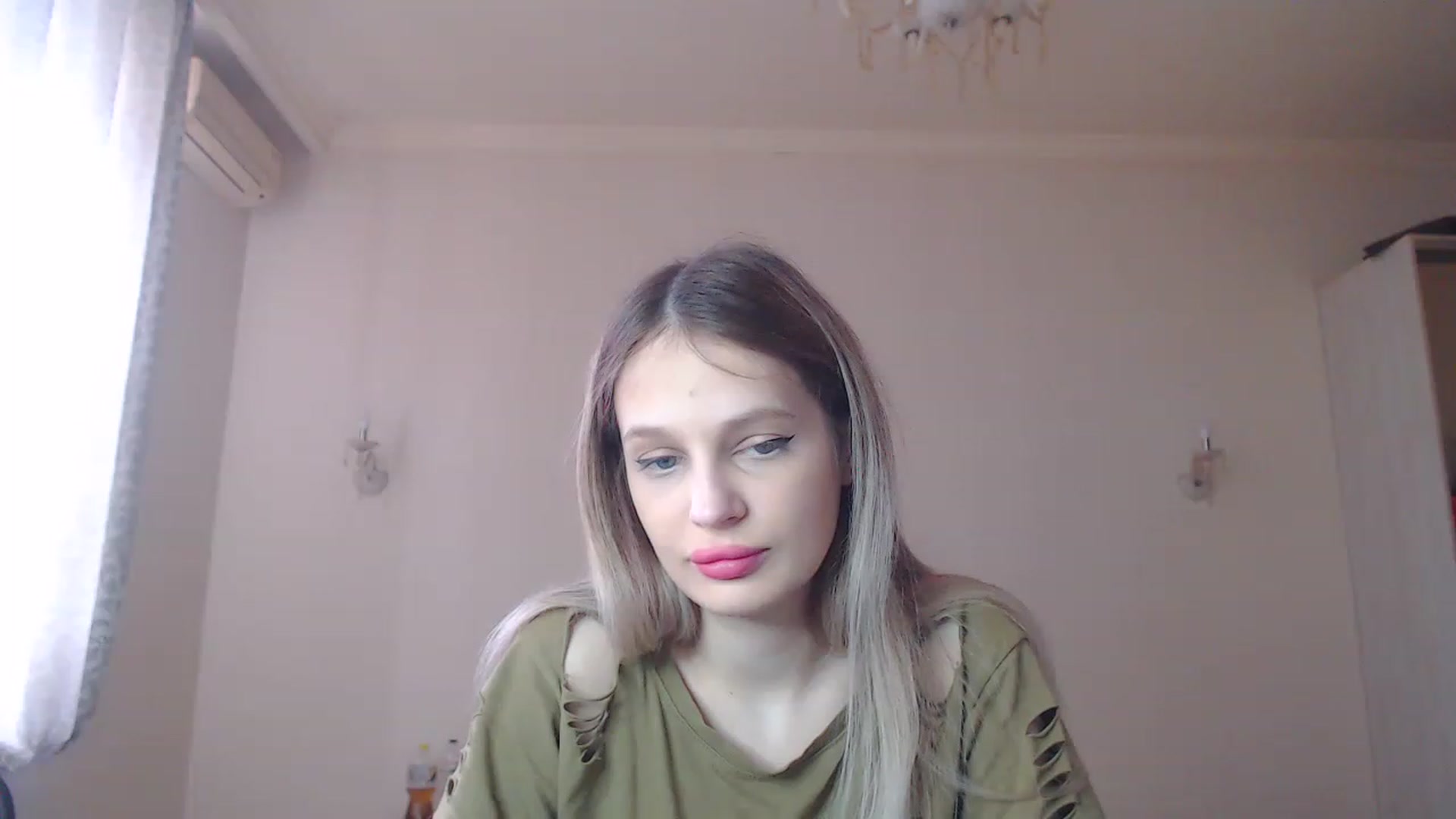Gallery image thumbnail from Lola_vi's myfreecams stream on, 03/19/2023, 12:26 image 10 of 20