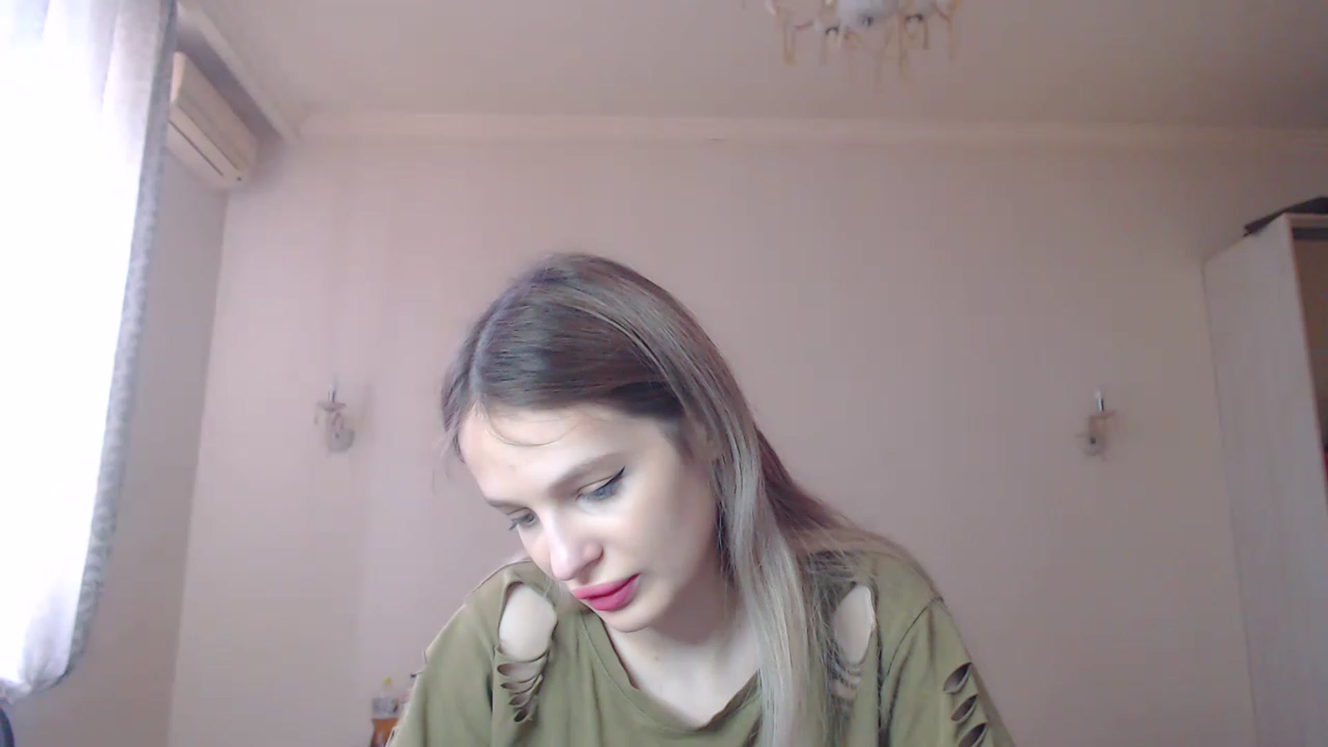 Gallery image thumbnail from Lola_vi's myfreecams stream on, 03/19/2023, 12:26 image 3 of 20