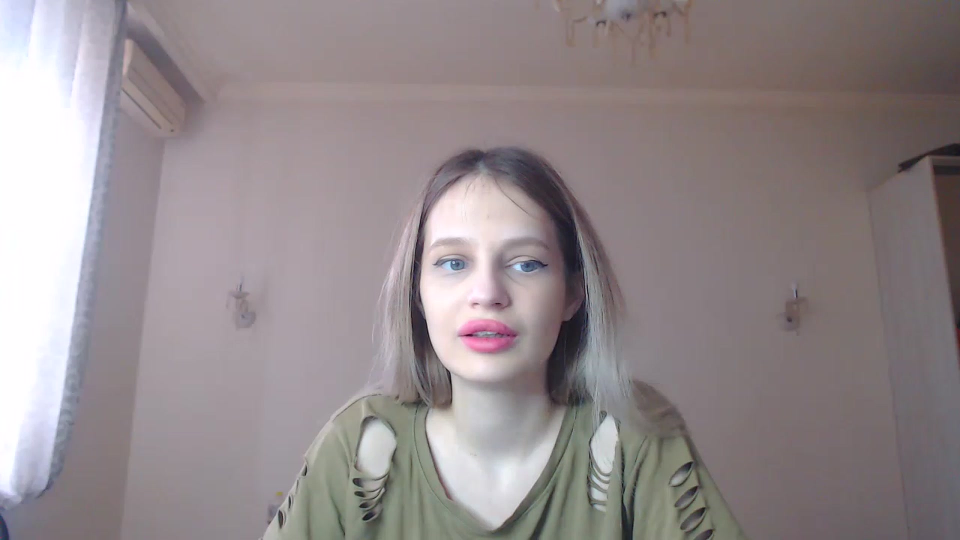 Gallery image thumbnail from Lola_vi's myfreecams stream on, 03/19/2023, 12:26 image 16 of 20