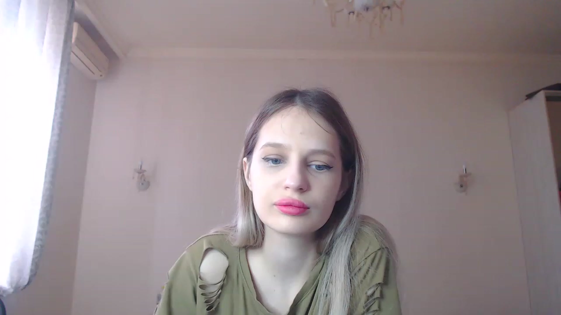 Gallery image thumbnail from Lola_vi's myfreecams stream on, 03/19/2023, 12:26 image 2 of 20