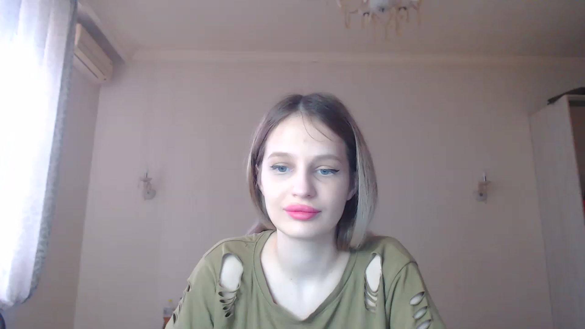 Gallery image thumbnail from Lola_vi's myfreecams stream on, 03/19/2023, 12:26 image 19 of 20