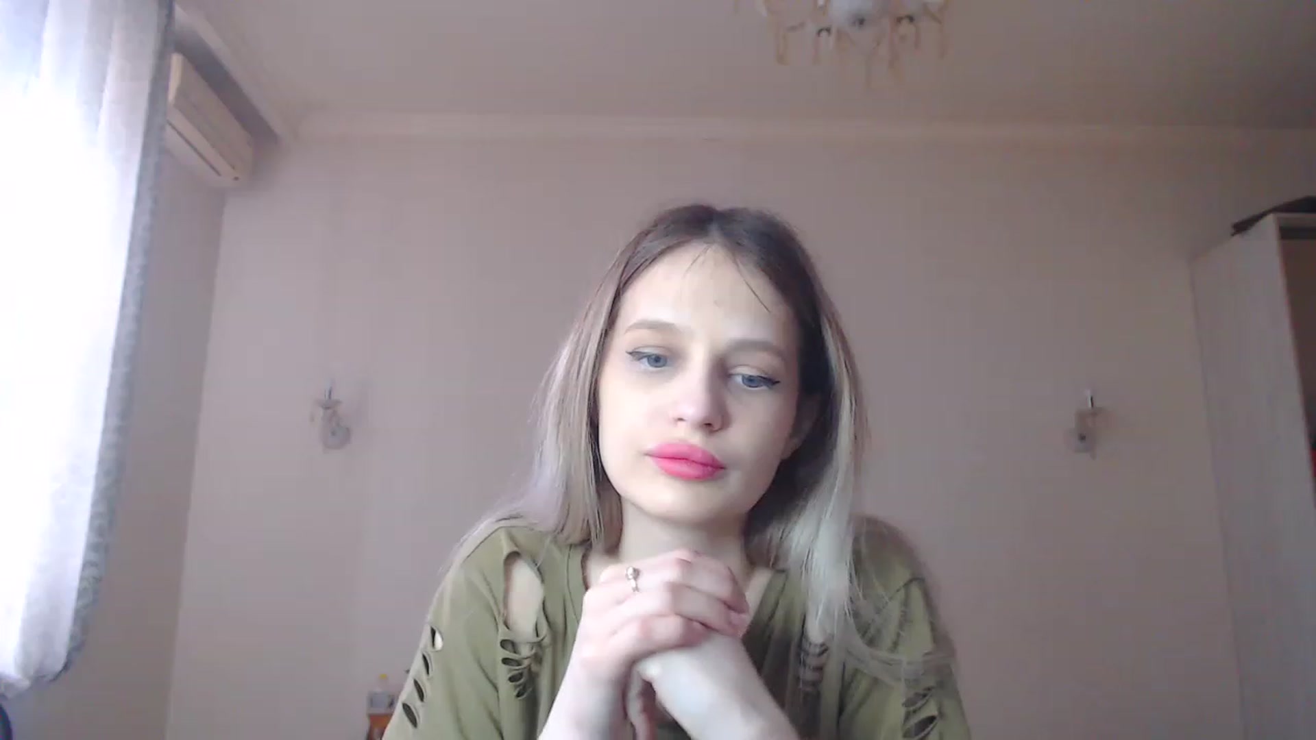 Gallery image thumbnail from Lola_vi's myfreecams stream on, 03/19/2023, 12:26 image 18 of 20
