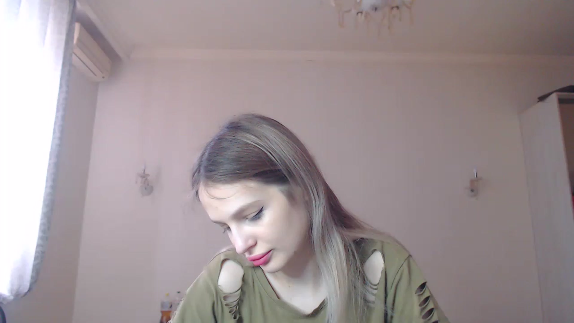 Gallery image thumbnail from Lola_vi's myfreecams stream on, 03/19/2023, 12:26 image 4 of 20