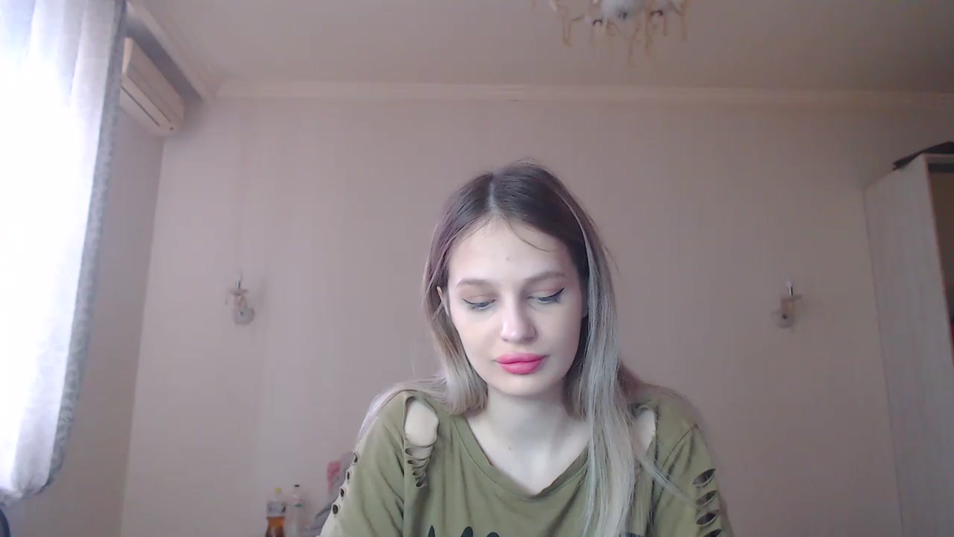 Gallery image thumbnail from Lola_vi's myfreecams stream on, 03/19/2023, 12:26 image 8 of 20