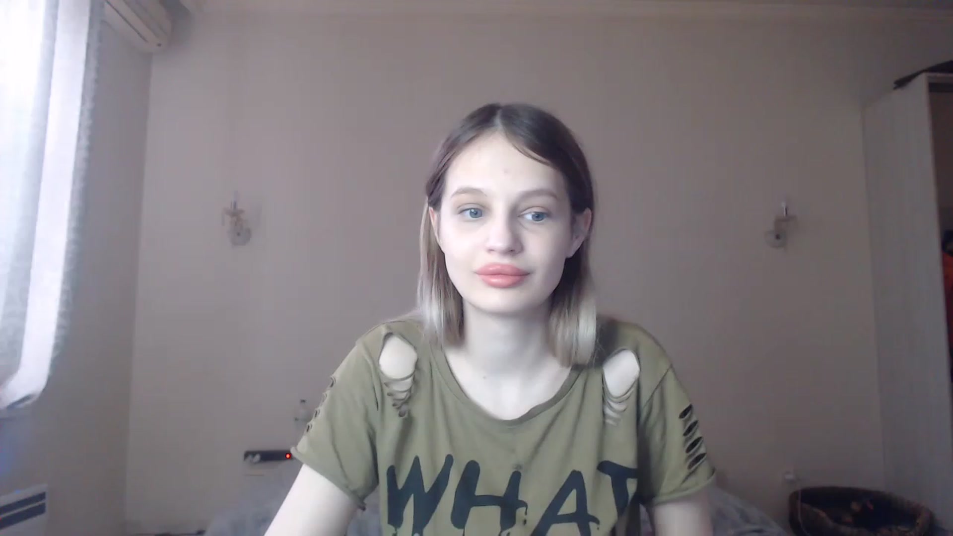 Gallery image thumbnail from Lola_vi's myfreecams stream on, 03/21/2023, 13:05 image 15 of 20