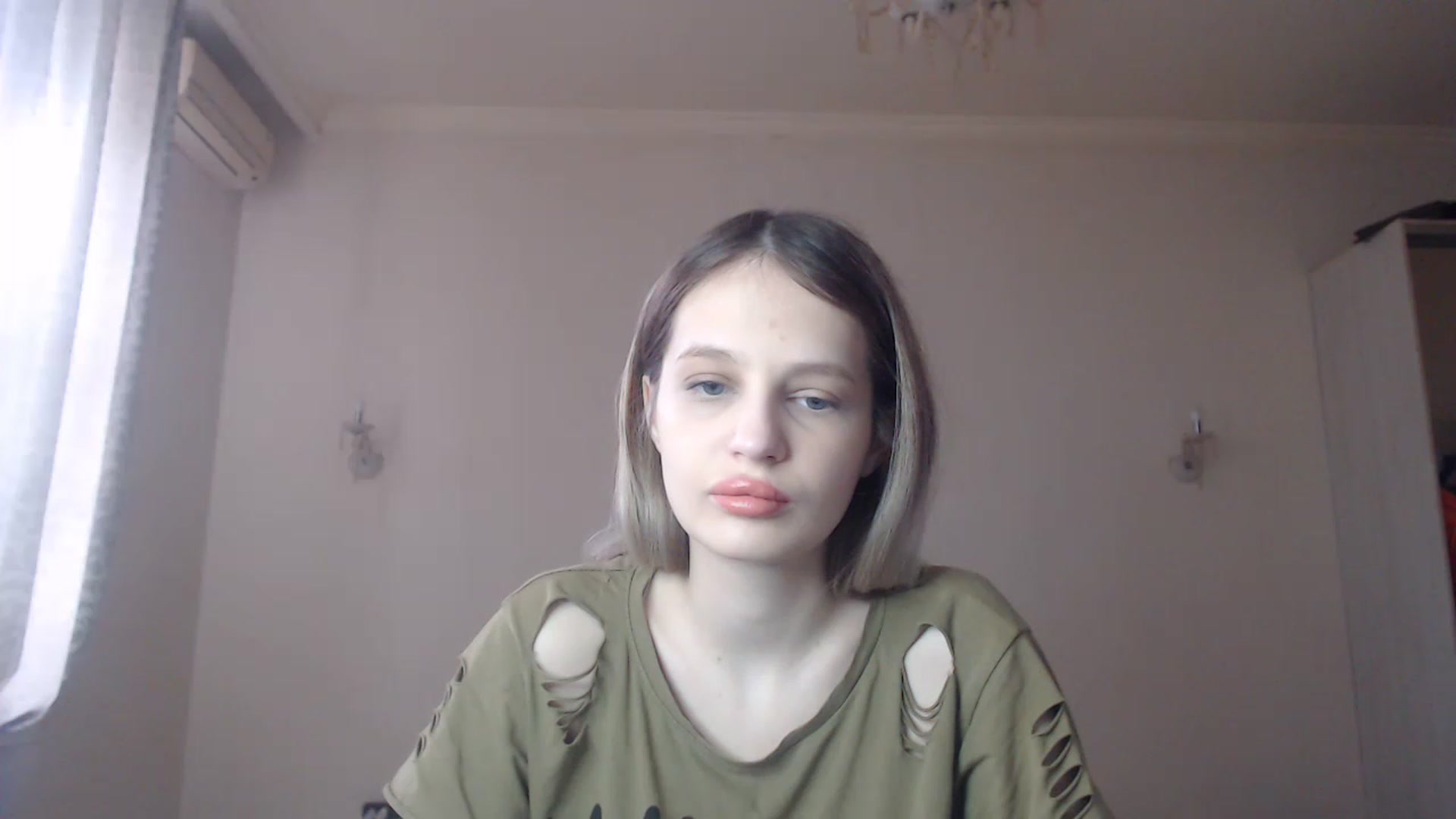 Gallery image thumbnail from Lola_vi's myfreecams stream on, 03/21/2023, 13:05 image 4 of 20