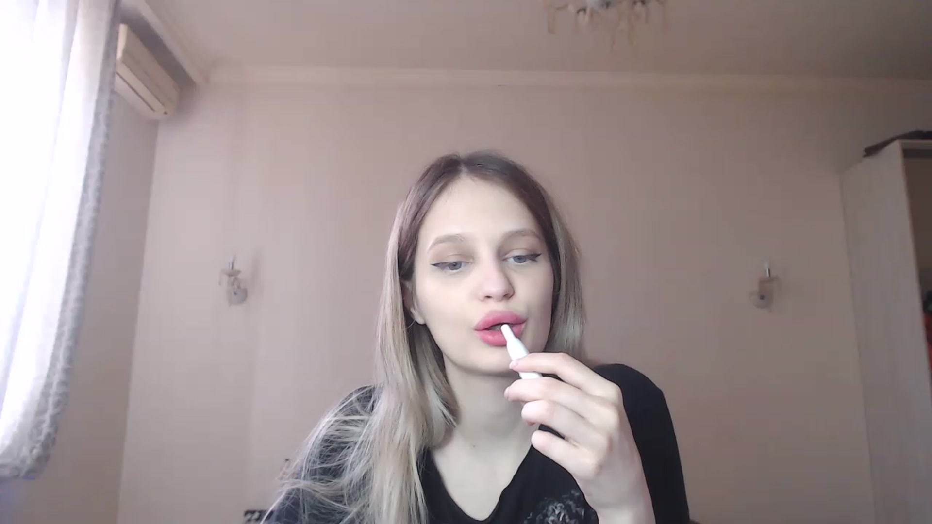 Gallery image thumbnail from Lola_vi's myfreecams stream on, 03/25/2023, 11:52 image 3 of 20