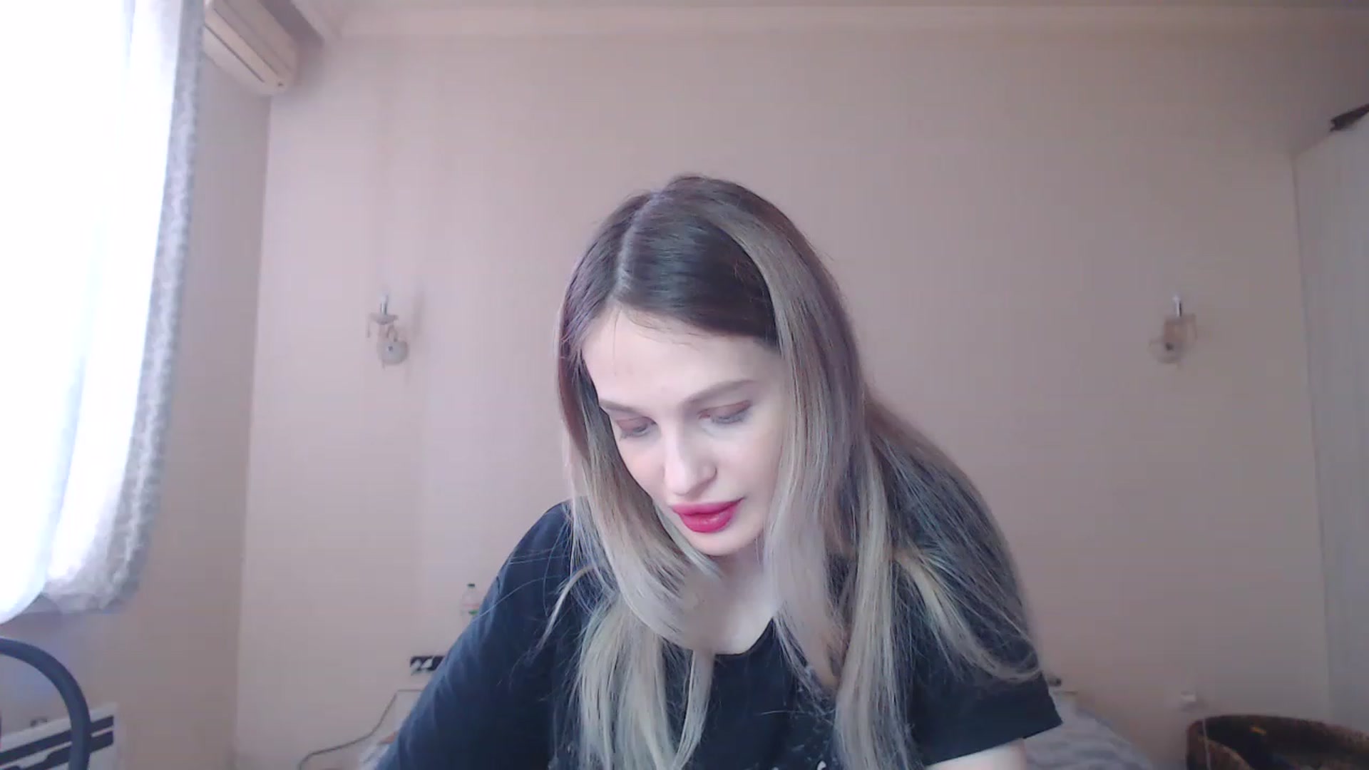Gallery image thumbnail from Lola_vi's myfreecams stream on, 03/26/2023, 11:26 image 17 of 20