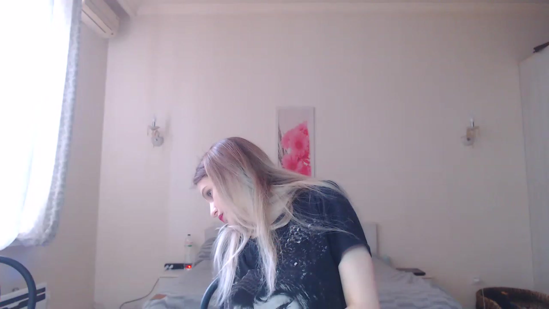 Gallery image thumbnail from Lola_vi's myfreecams stream on, 03/26/2023, 11:26 image 13 of 20