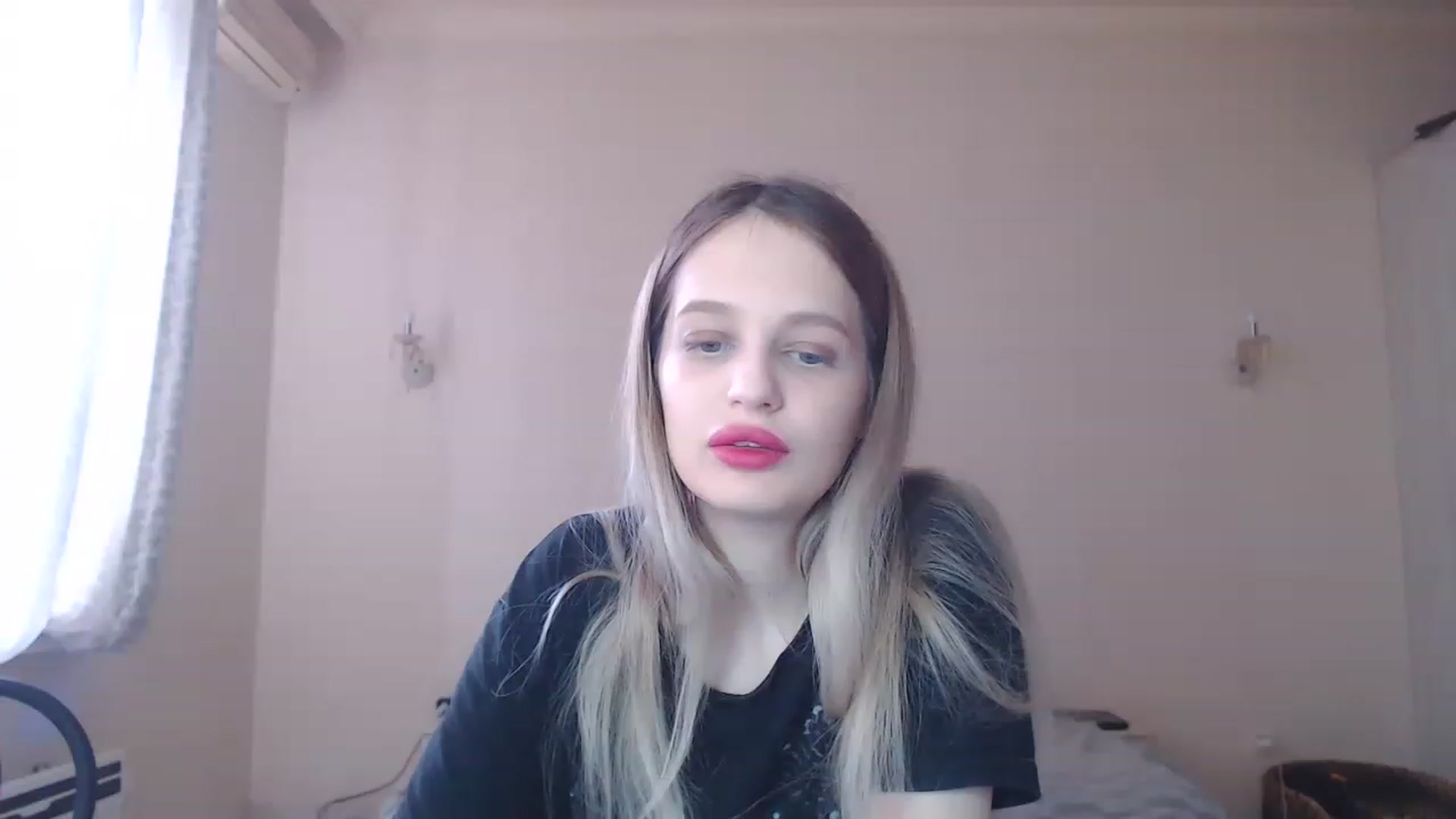 Gallery image thumbnail from Lola_vi's myfreecams stream on, 03/26/2023, 11:26 image 16 of 20