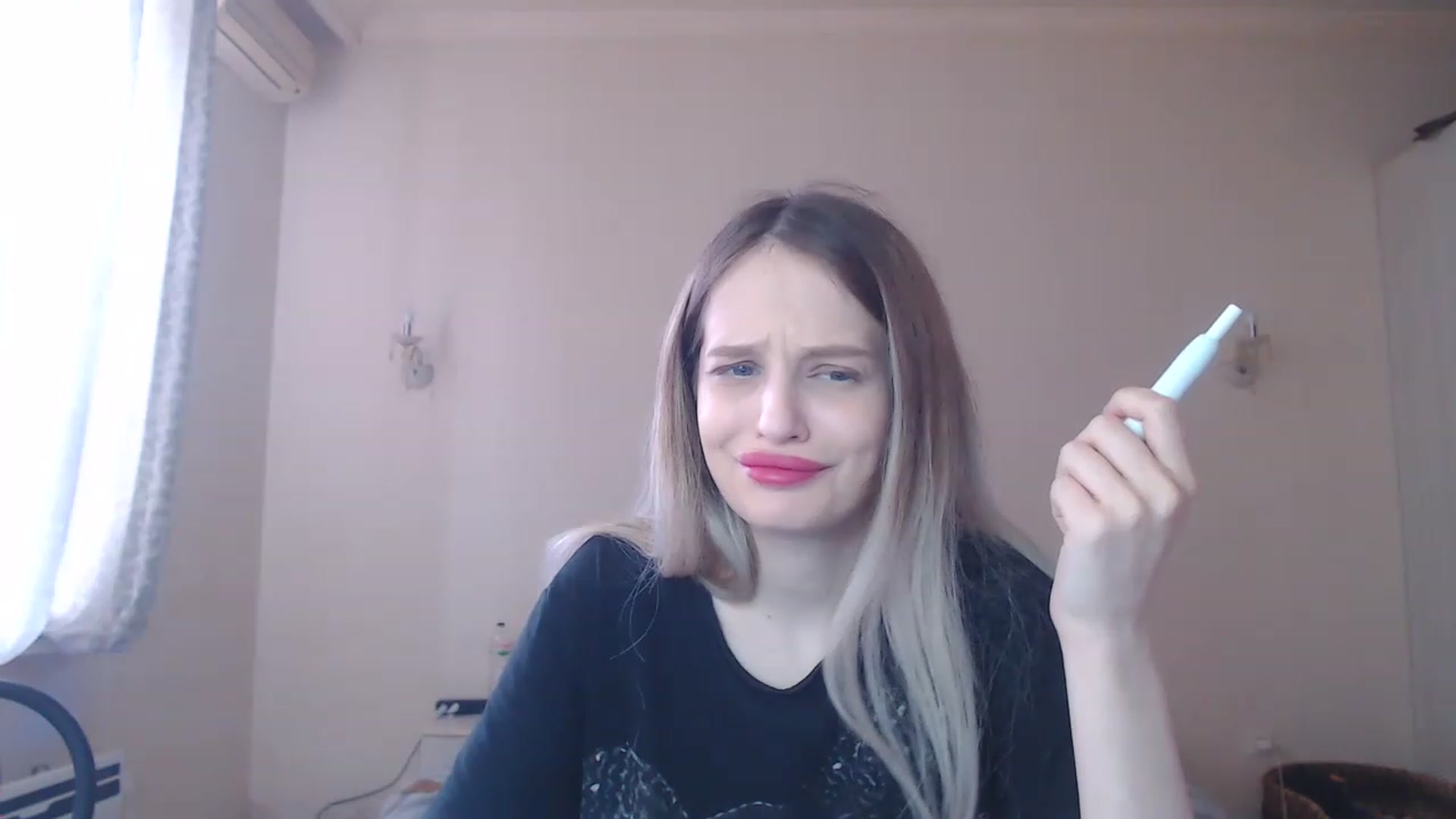 Gallery image thumbnail from Lola_vi's myfreecams stream on, 03/26/2023, 12:02 image 18 of 20