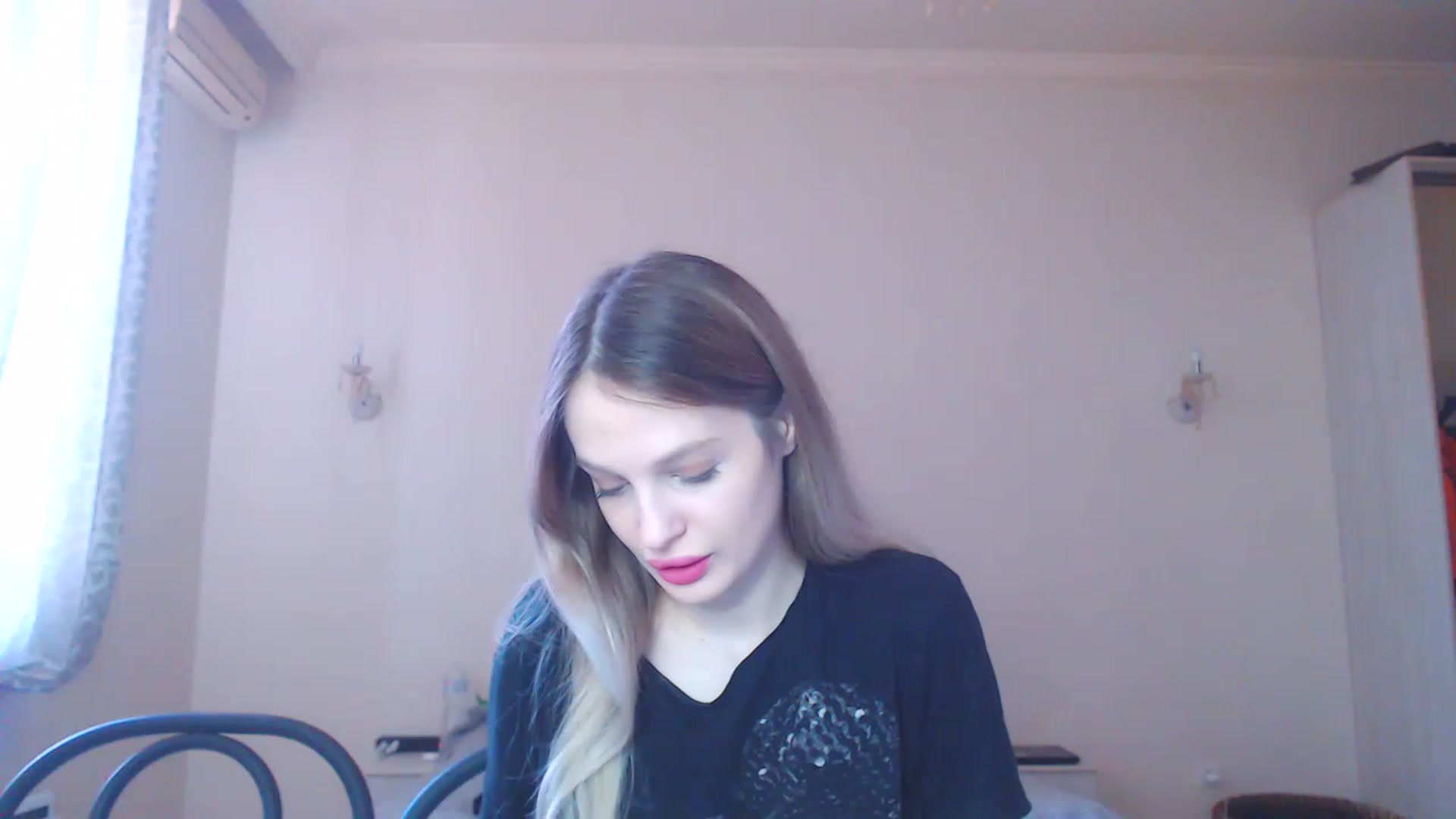 Gallery image thumbnail from Lola_vi's myfreecams stream on, 03/27/2023, 10:59 image 18 of 20