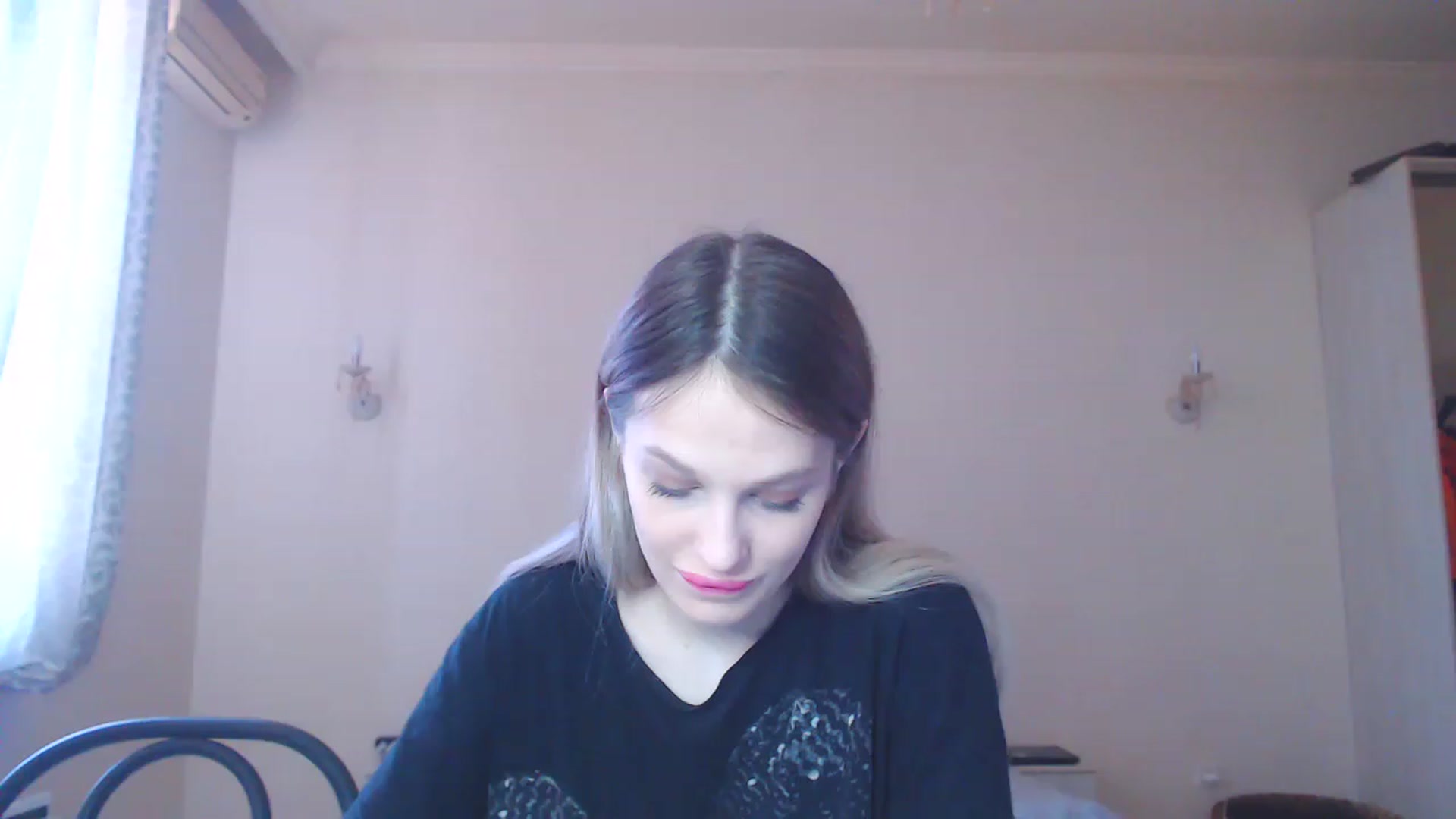 Gallery image thumbnail from Lola_vi's myfreecams stream on, 03/27/2023, 10:59 image 14 of 20