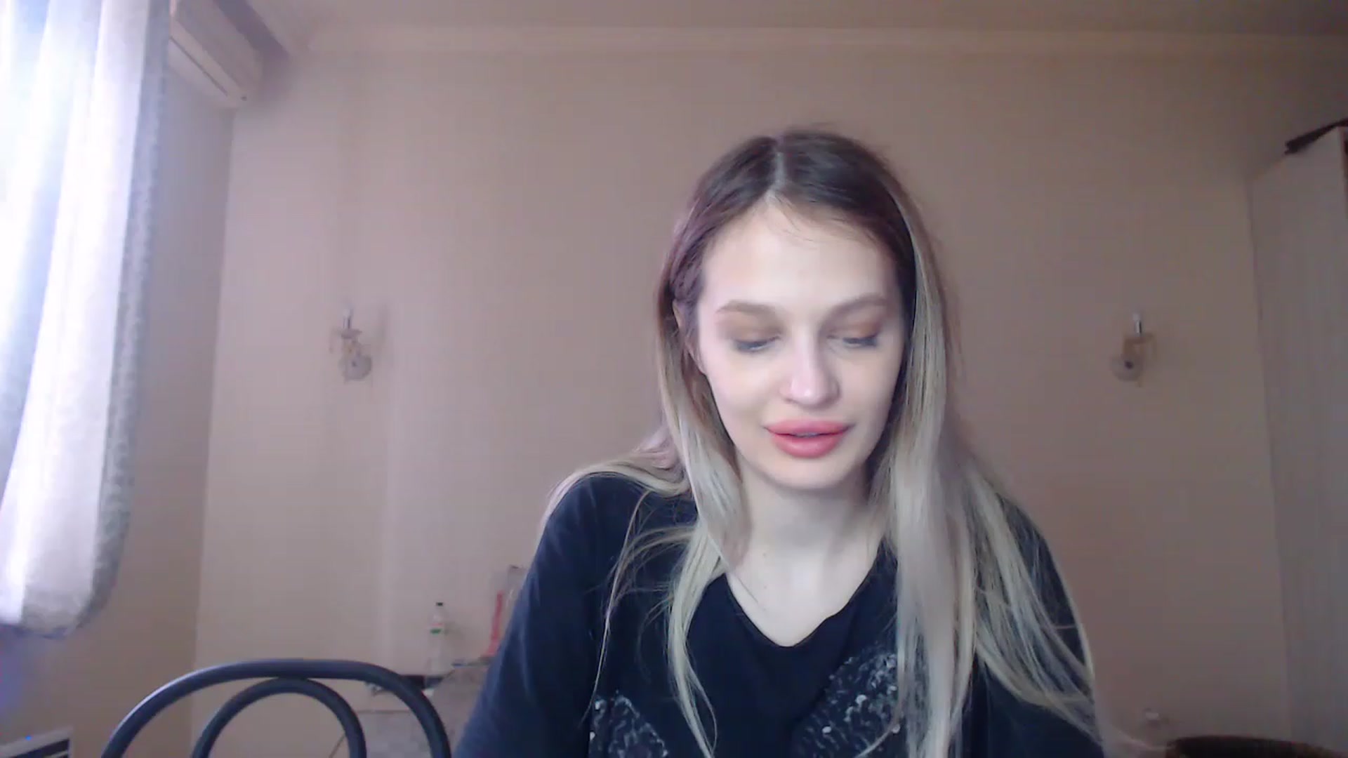 Gallery image thumbnail from Lola_vi's myfreecams stream on, 03/28/2023, 11:39 image 13 of 20