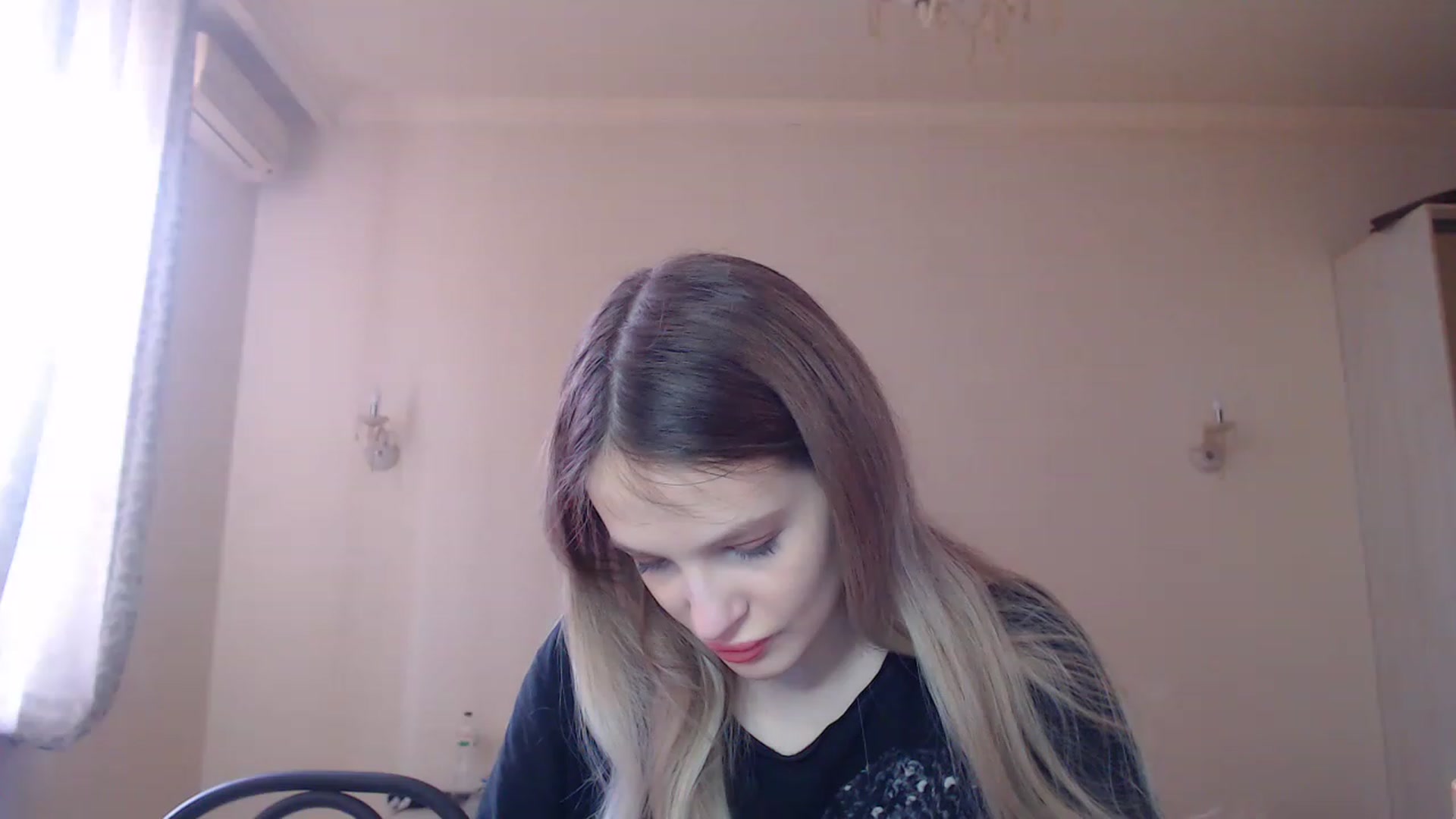 Gallery image thumbnail from Lola_vi's myfreecams stream on, 03/28/2023, 11:39 image 4 of 20
