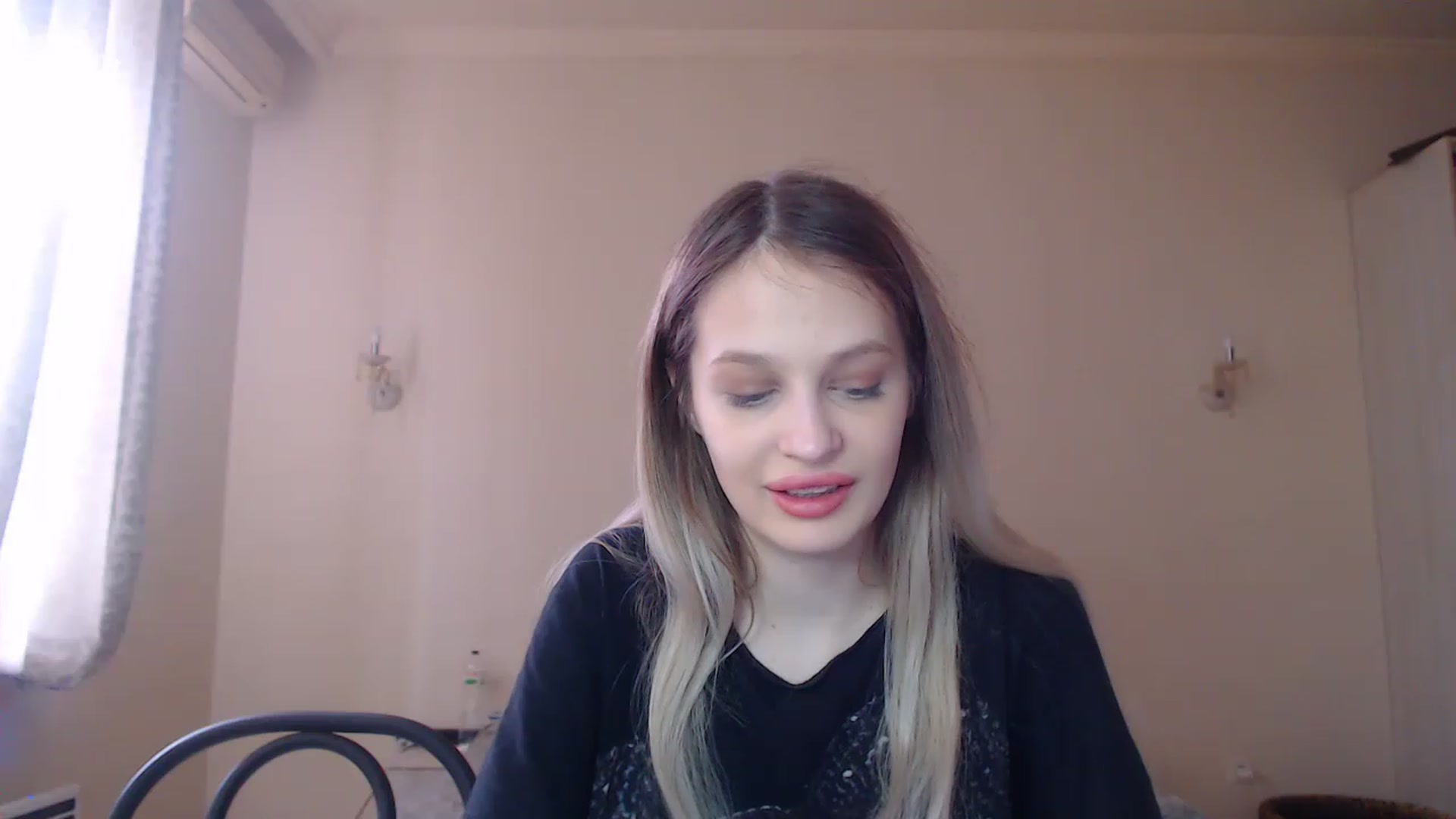 Gallery image thumbnail from Lola_vi's myfreecams stream on, 03/28/2023, 11:39 image 18 of 20