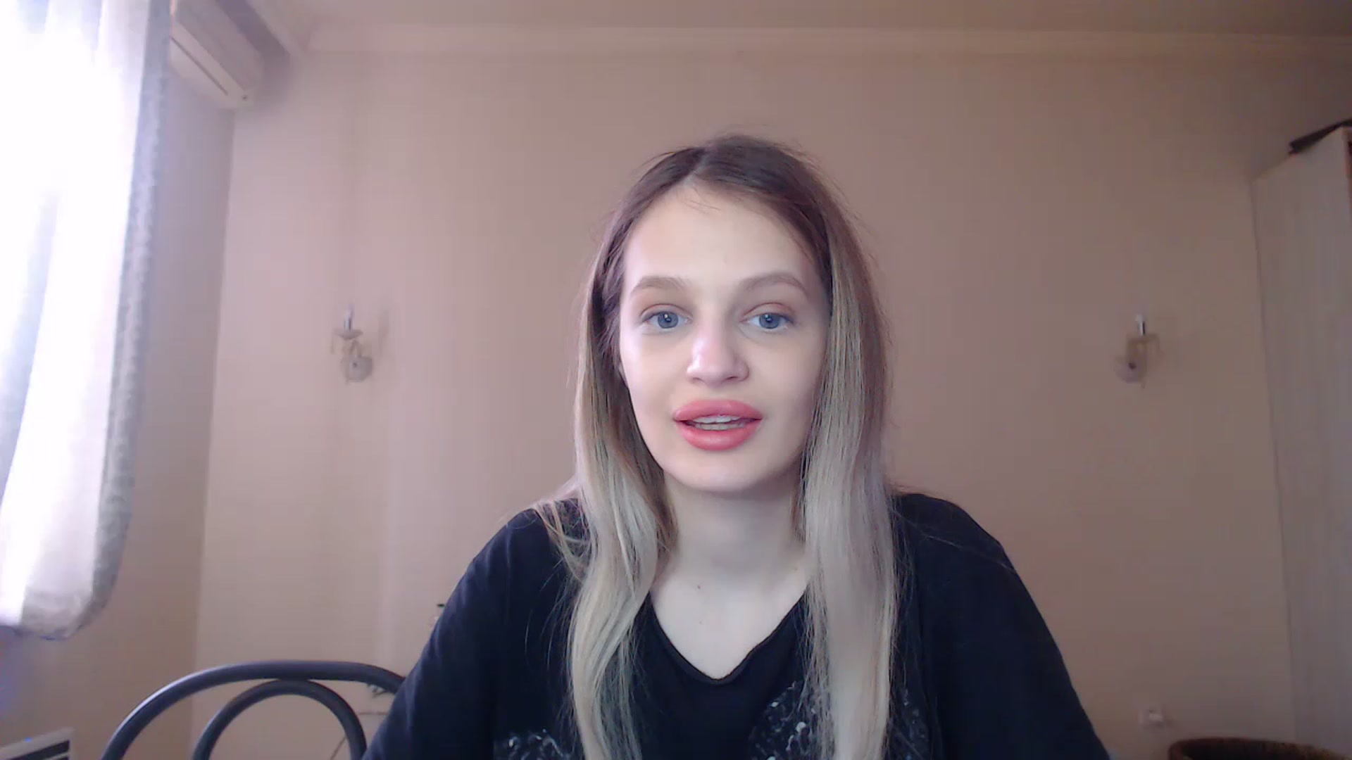 Gallery image thumbnail from Lola_vi's myfreecams stream on, 03/28/2023, 11:39 image 16 of 20