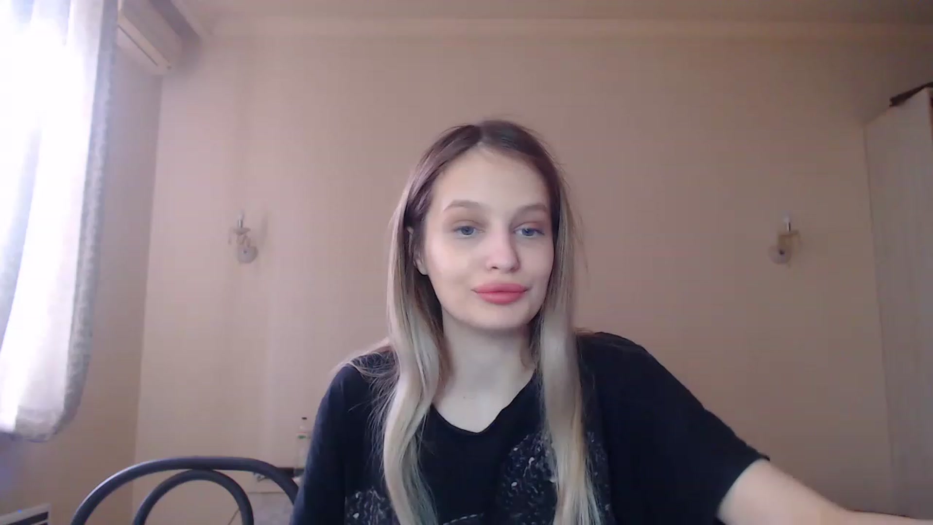 Gallery image thumbnail from Lola_vi's myfreecams stream on, 03/28/2023, 11:39 image 17 of 20