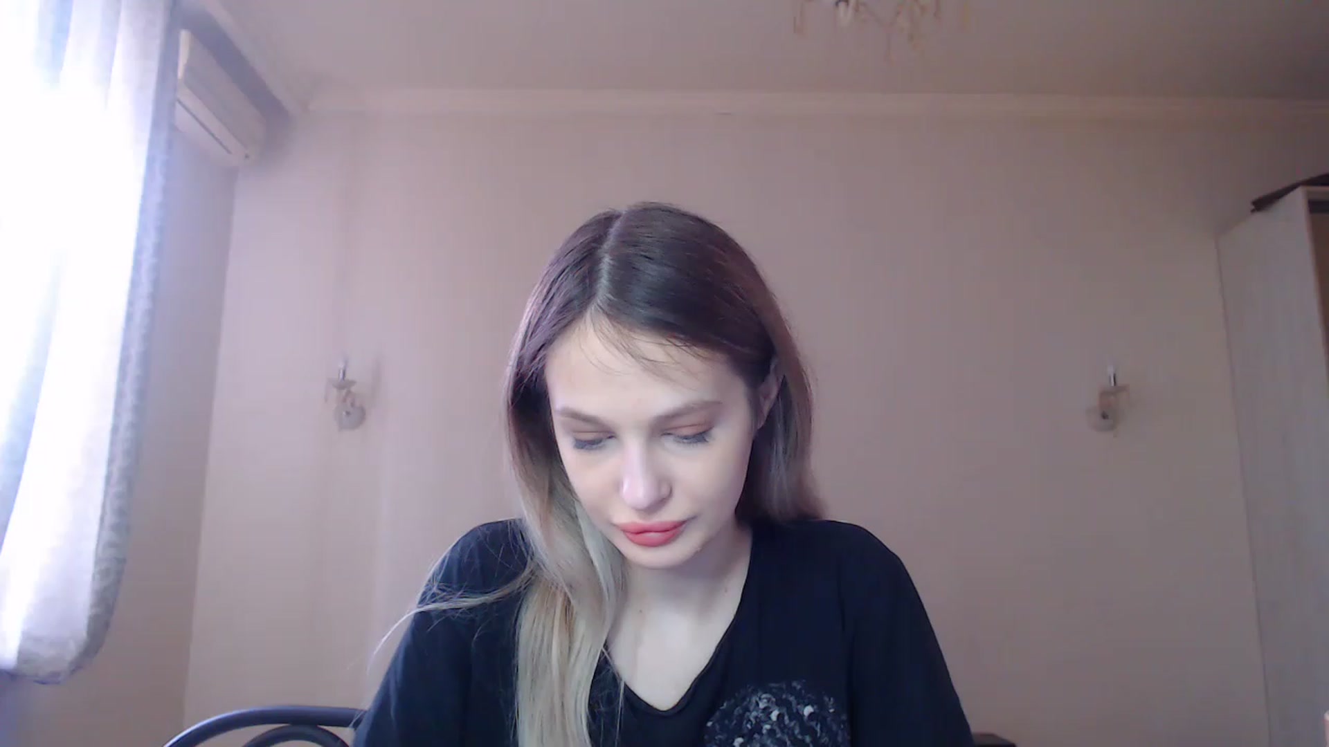 Gallery image thumbnail from Lola_vi's myfreecams stream on, 03/28/2023, 11:39 image 1 of 20