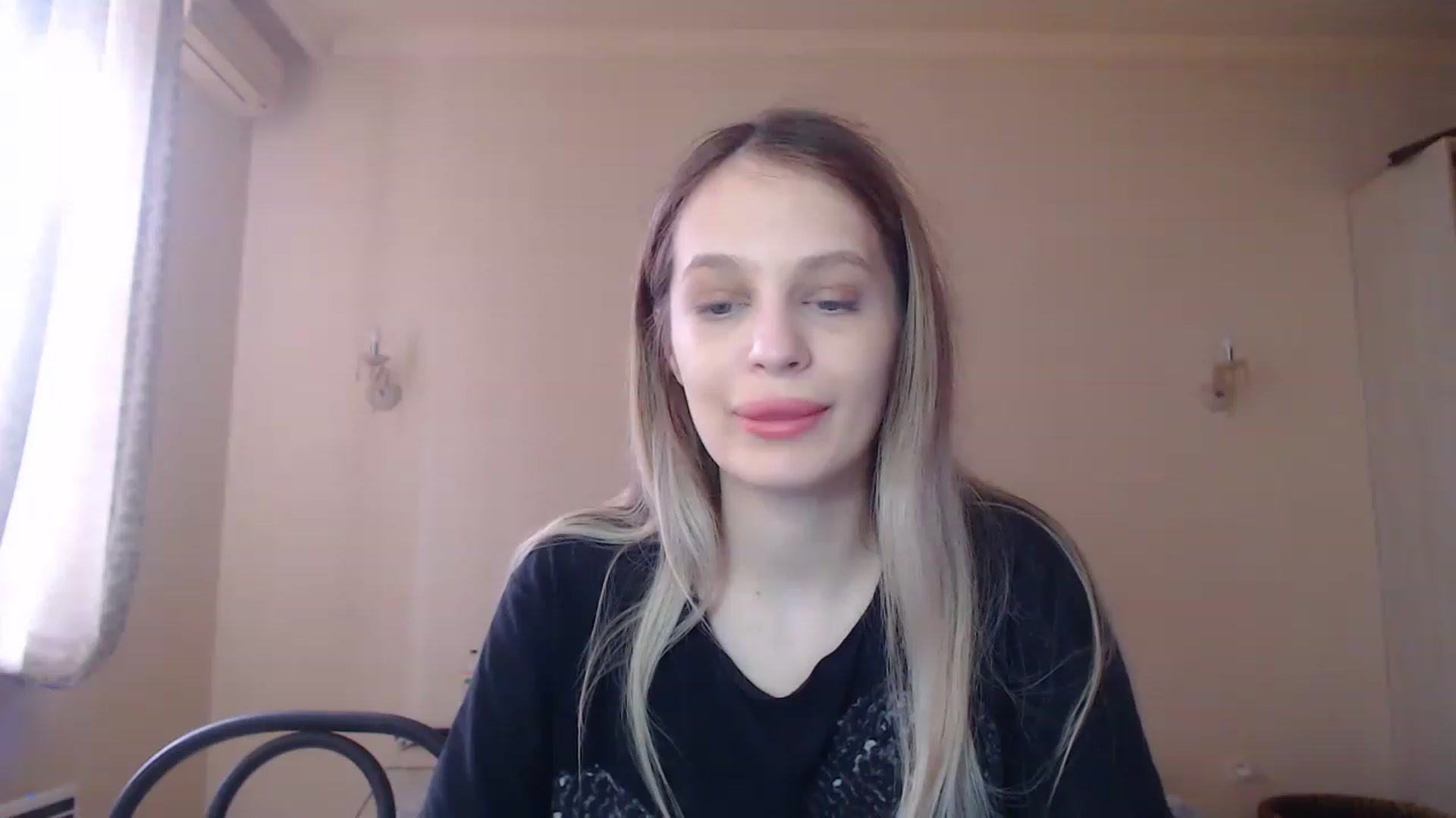 Gallery image thumbnail from Lola_vi's myfreecams stream on, 03/28/2023, 11:39 image 14 of 20