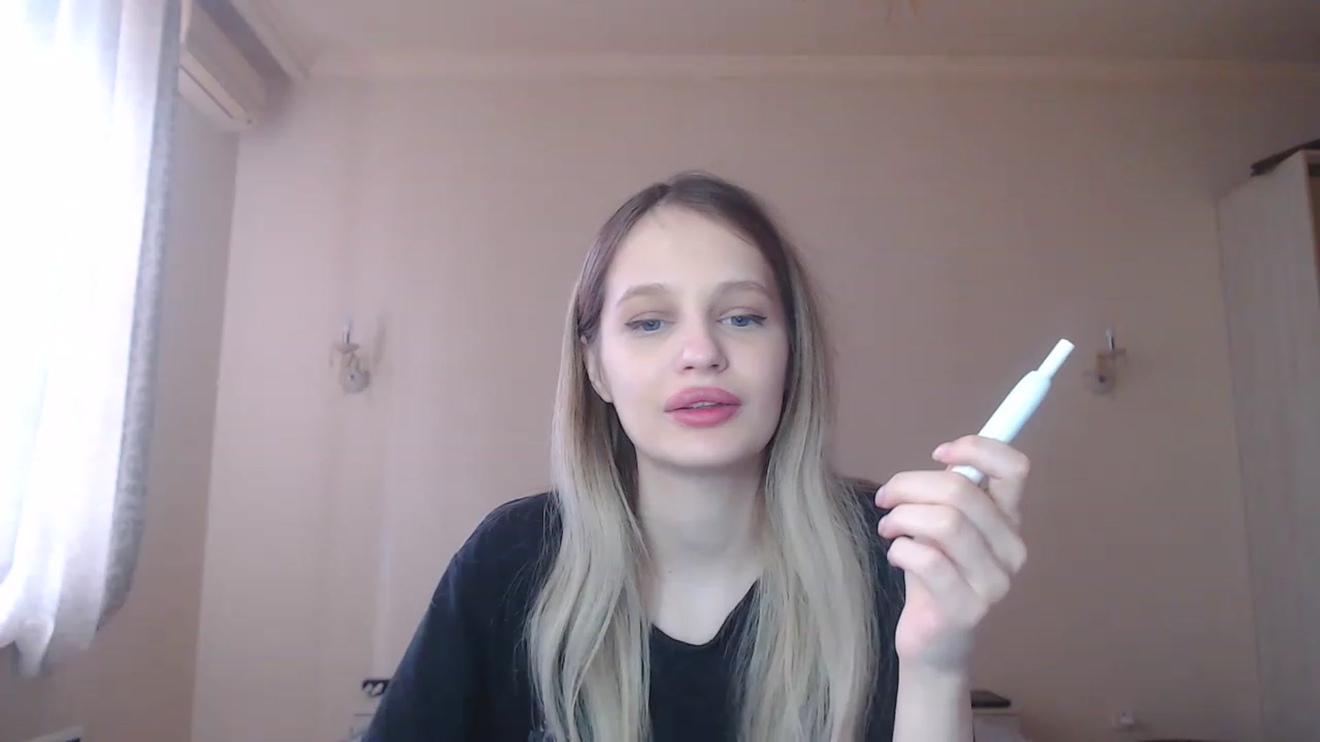 Gallery image thumbnail from Lola_vi's myfreecams stream on, 03/29/2023, 11:31 image 17 of 20