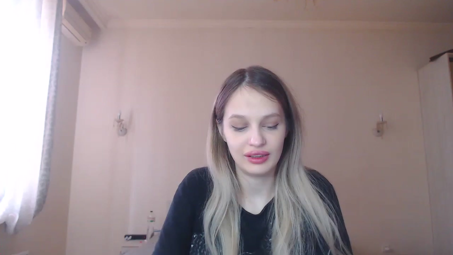Gallery image thumbnail from Lola_vi's myfreecams stream on, 03/29/2023, 11:31 image 12 of 20