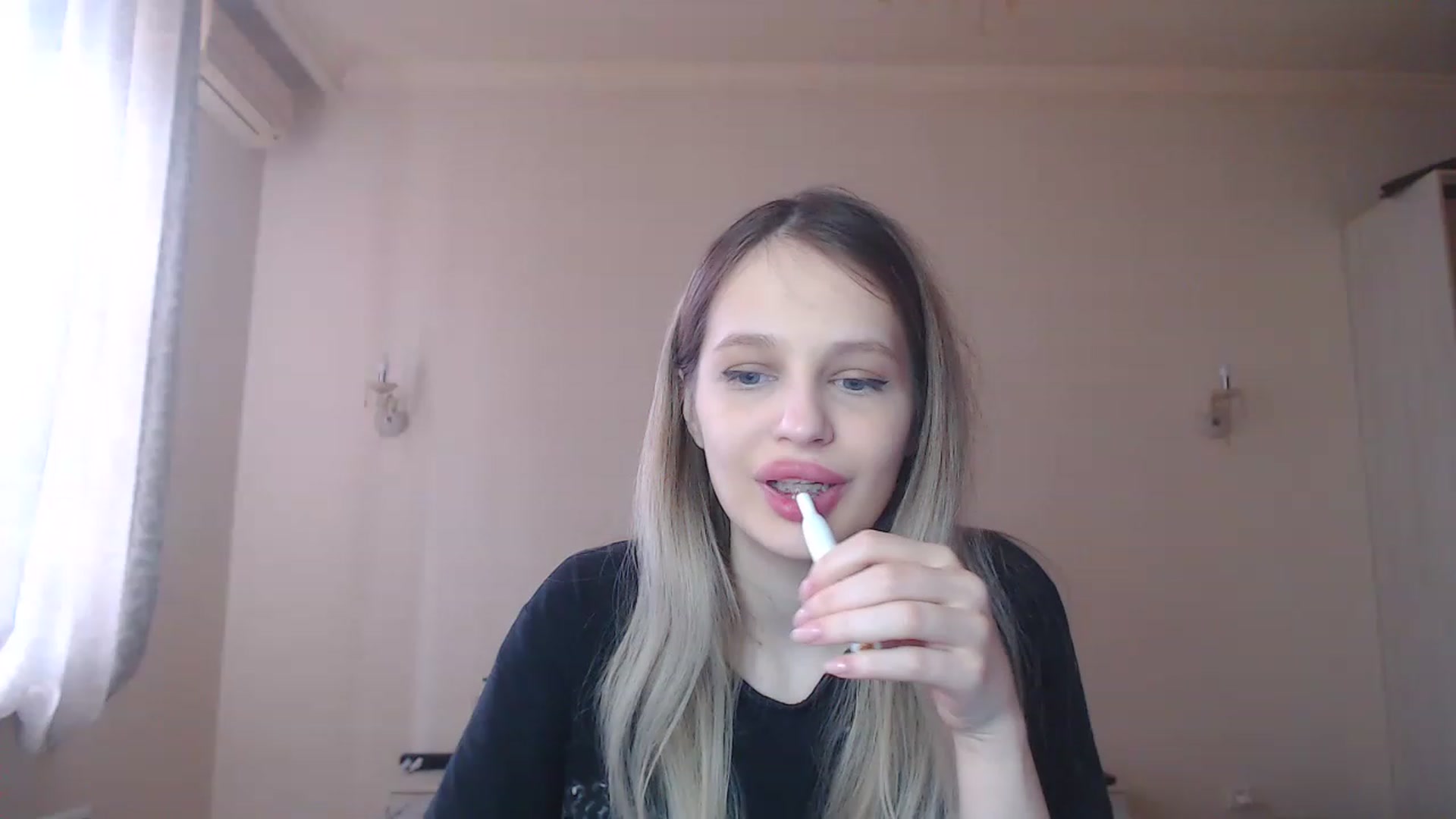 Gallery image thumbnail from Lola_vi's myfreecams stream on, 03/29/2023, 11:31 image 15 of 20