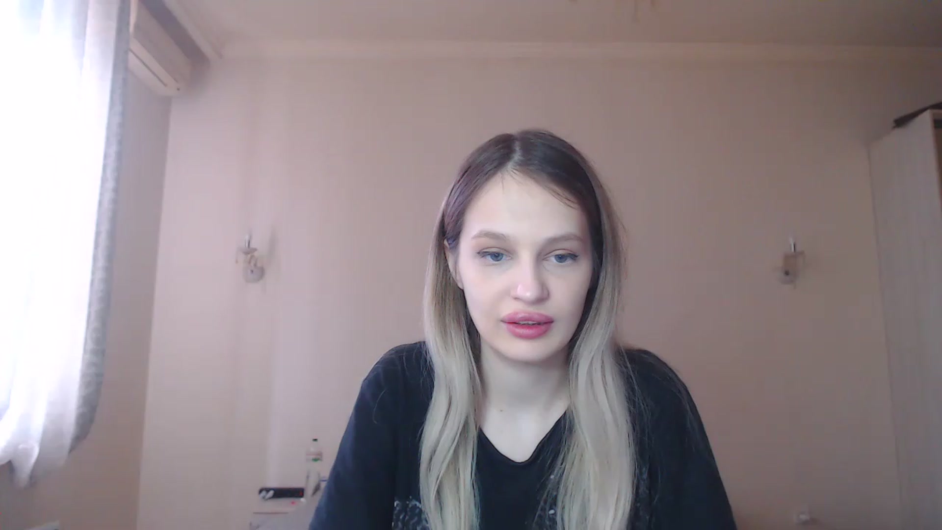 Gallery image thumbnail from Lola_vi's myfreecams stream on, 03/29/2023, 11:31 image 7 of 20