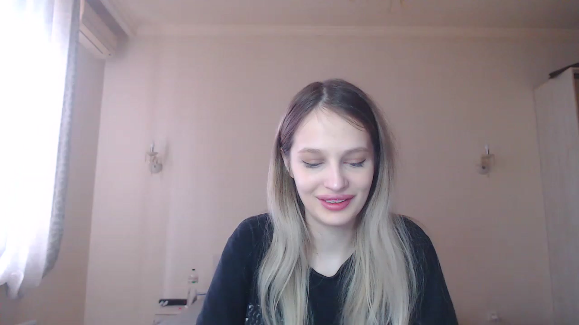 Gallery image thumbnail from Lola_vi's myfreecams stream on, 03/29/2023, 11:31 image 16 of 20