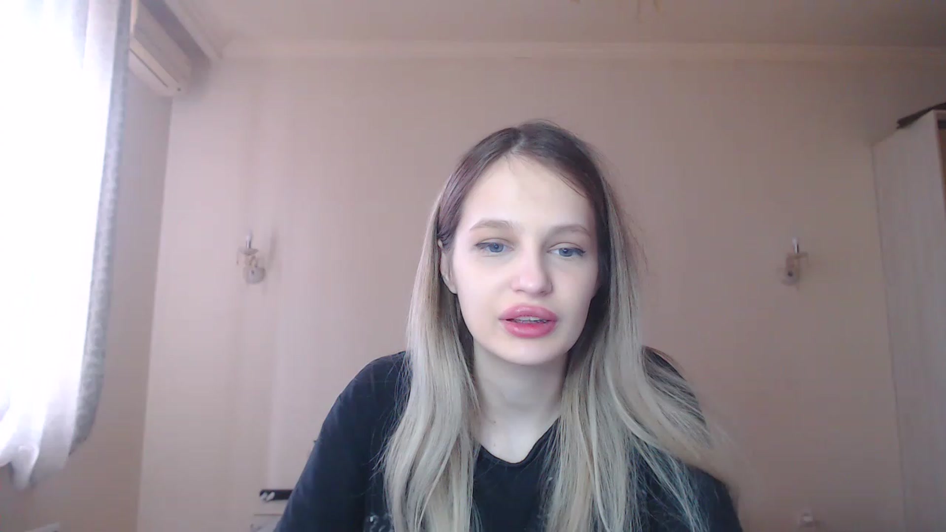 Gallery image thumbnail from Lola_vi's myfreecams stream on, 03/29/2023, 11:31 image 14 of 20