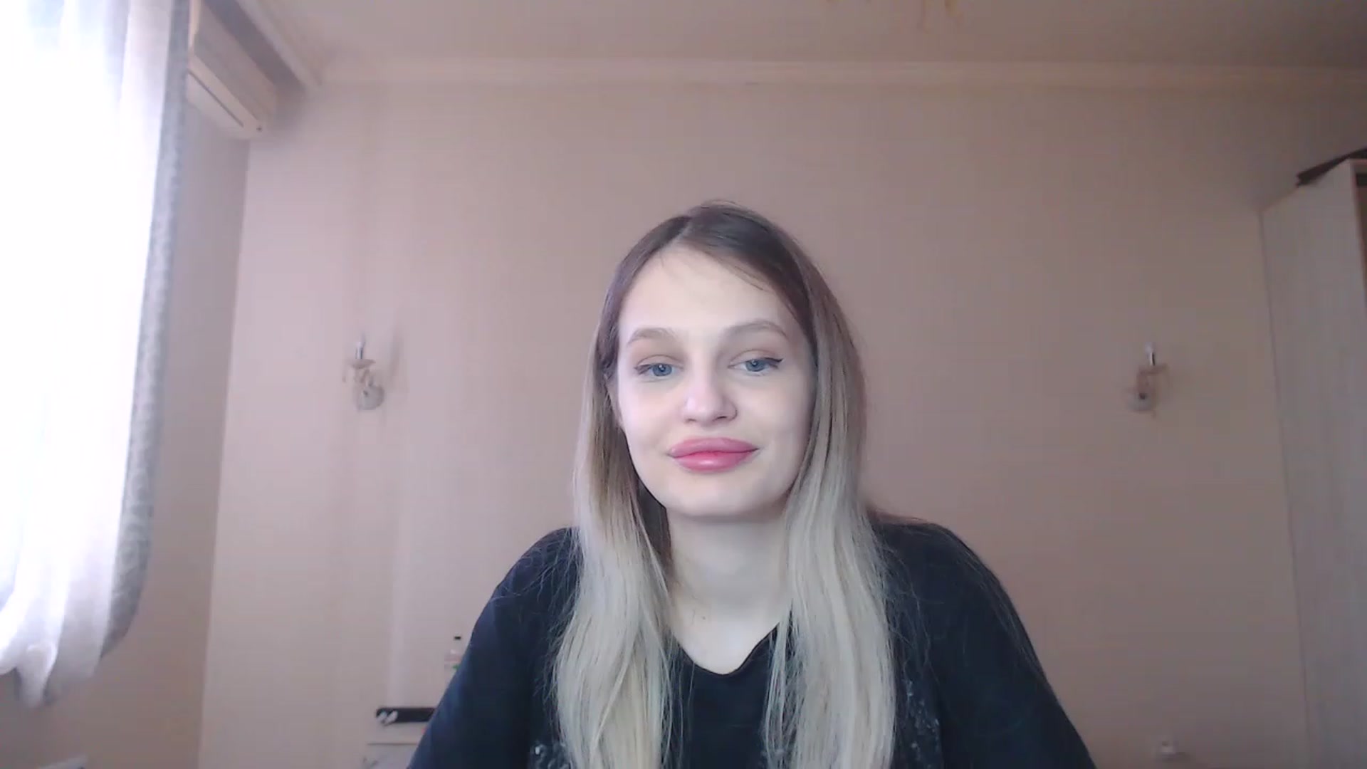 Gallery image thumbnail from Lola_vi's myfreecams stream on, 03/29/2023, 11:31 image 4 of 20