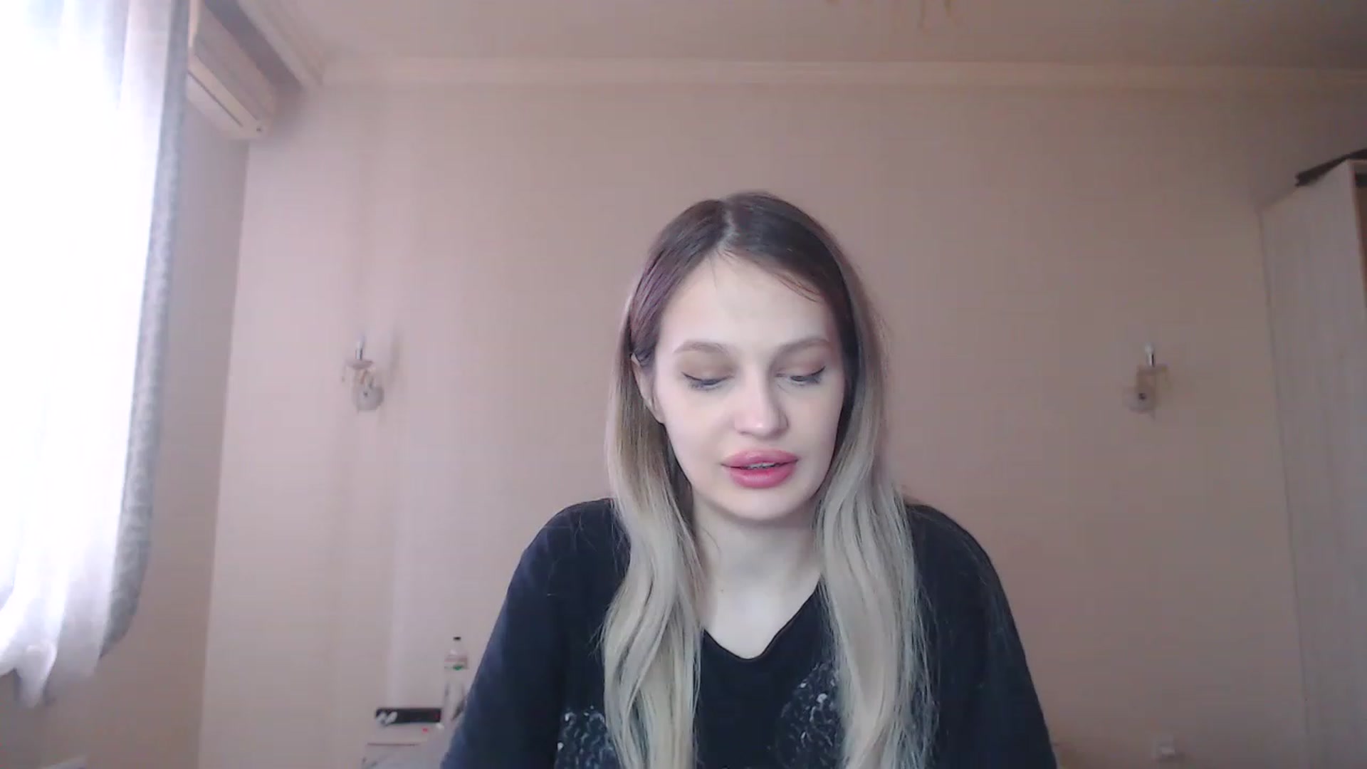 Gallery image thumbnail from Lola_vi's myfreecams stream on, 03/29/2023, 11:31 image 8 of 20