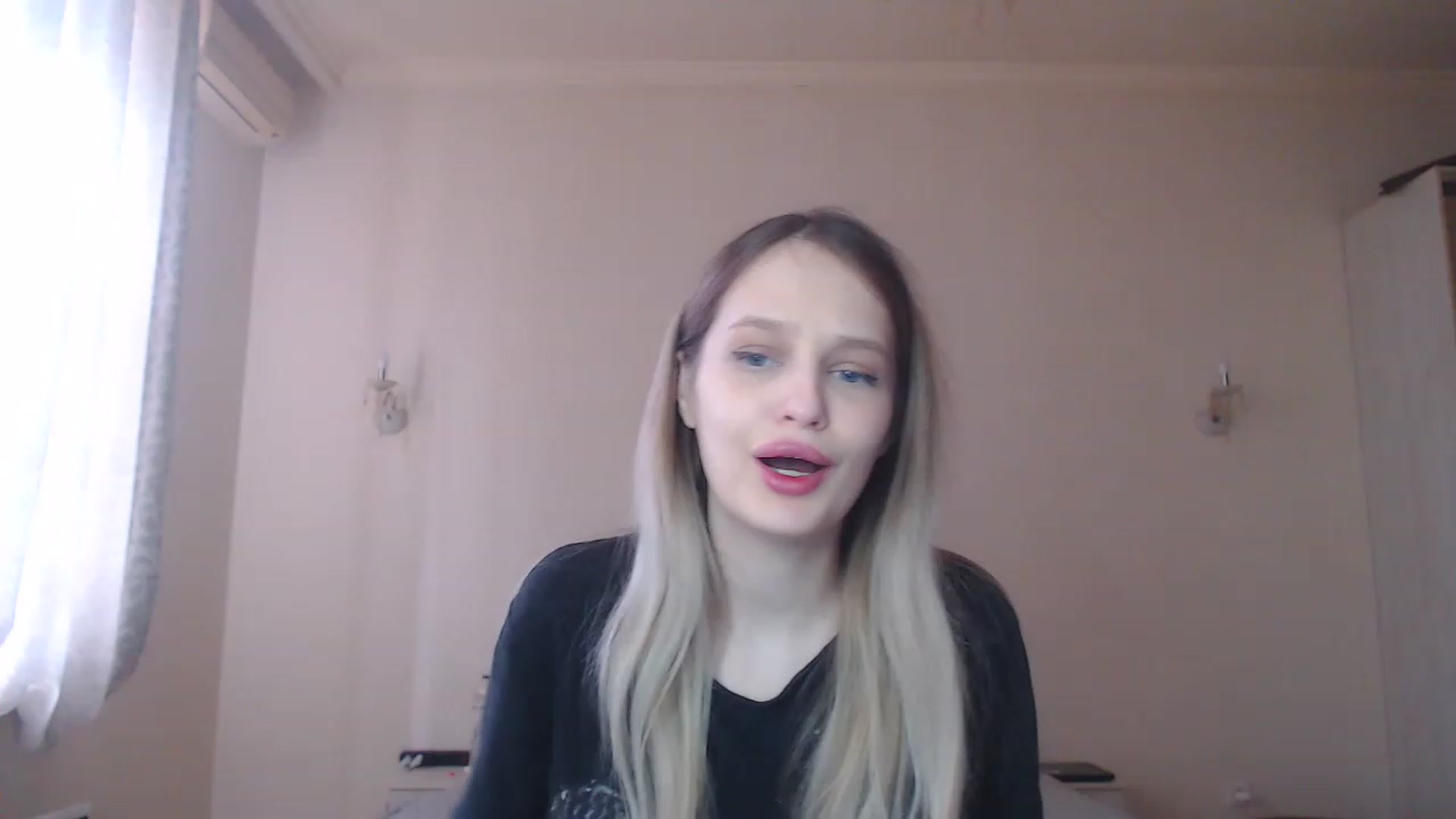 Gallery image thumbnail from Lola_vi's myfreecams stream on, 03/29/2023, 11:31 image 18 of 20