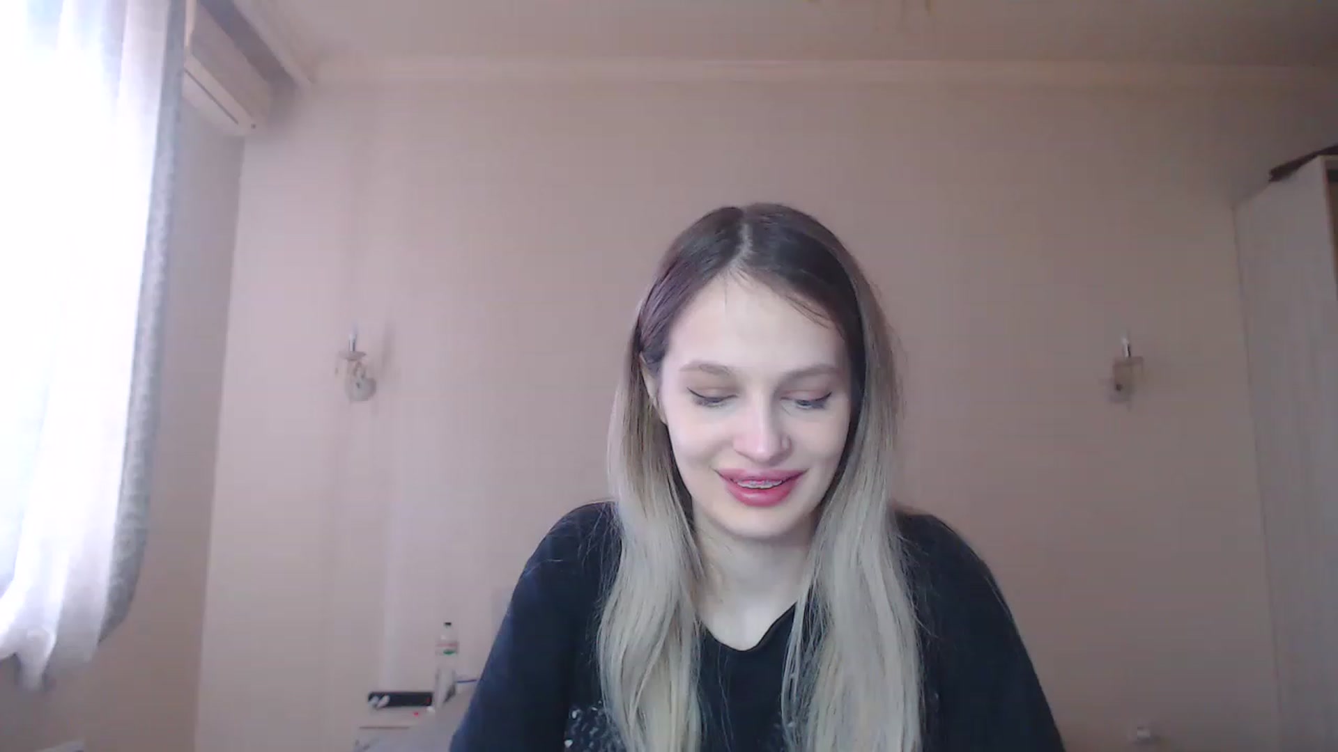 Gallery image thumbnail from Lola_vi's myfreecams stream on, 03/29/2023, 11:31 image 3 of 20