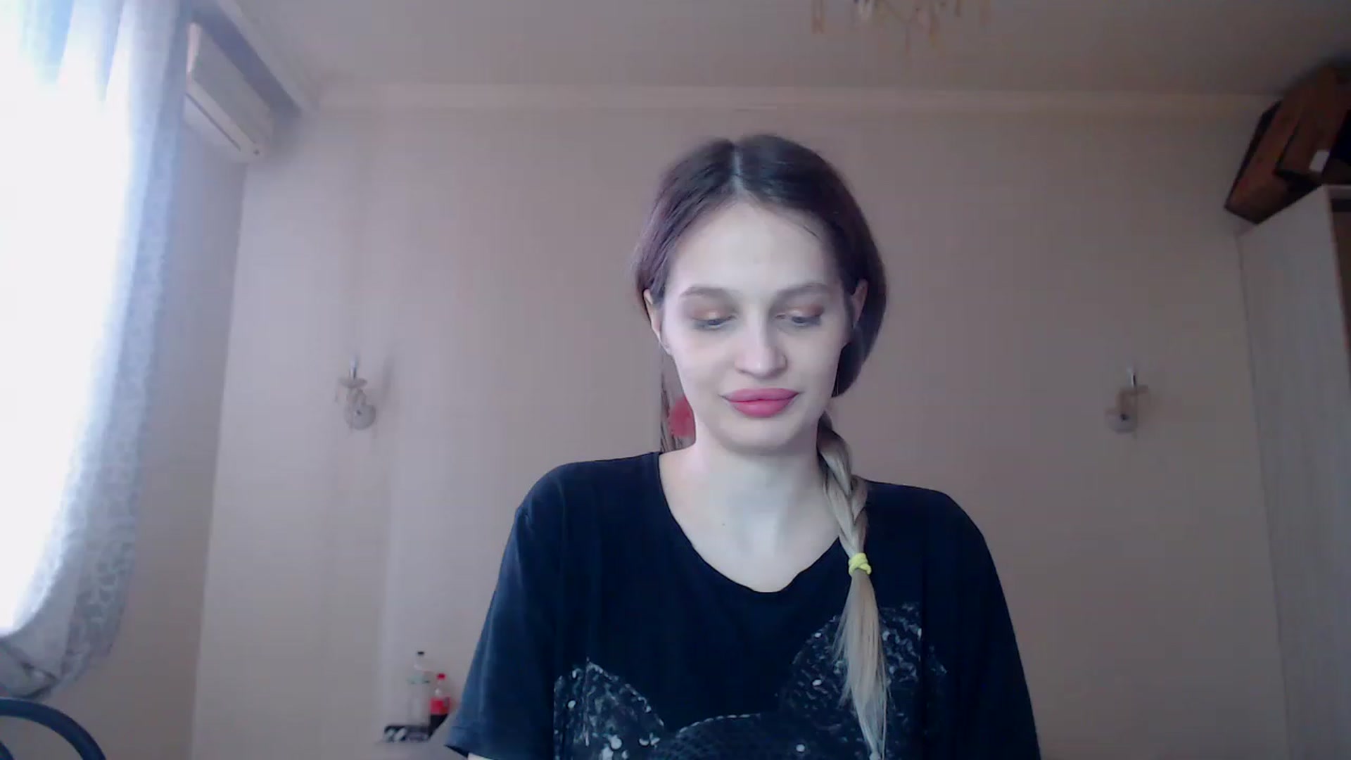 Gallery image thumbnail from Lola_vi's myfreecams stream on, 04/01/2023, 12:09 image 17 of 20