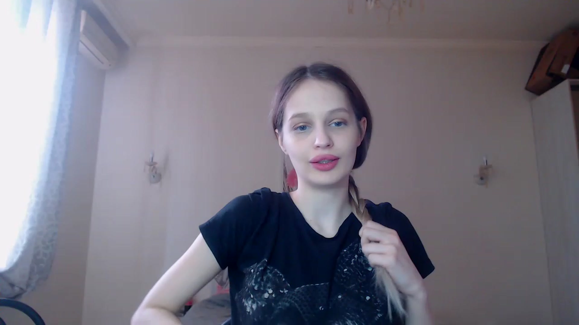 Gallery image thumbnail from Lola_vi's myfreecams stream on, 04/01/2023, 12:09 image 15 of 20