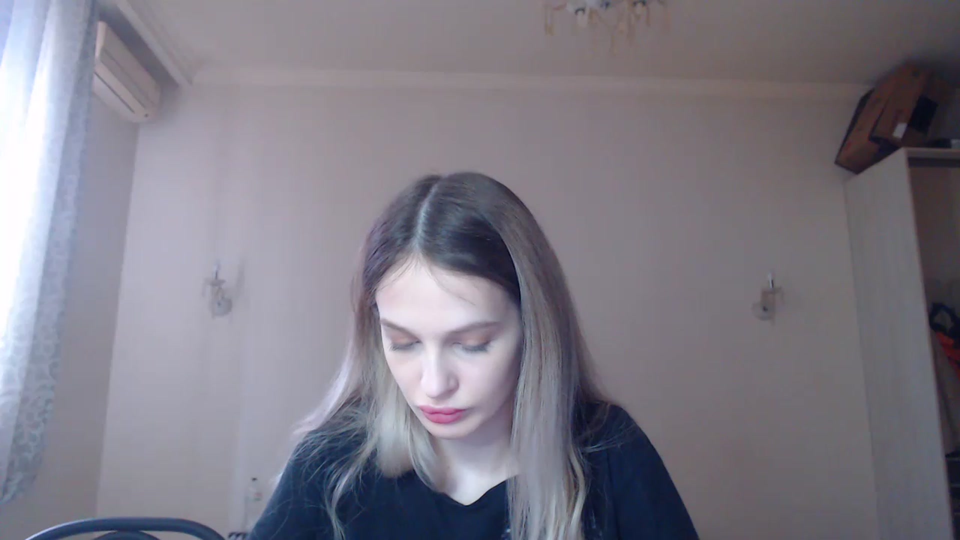 Gallery image thumbnail from Lola_vi's myfreecams stream on, 04/02/2023, 10:35 image 17 of 20