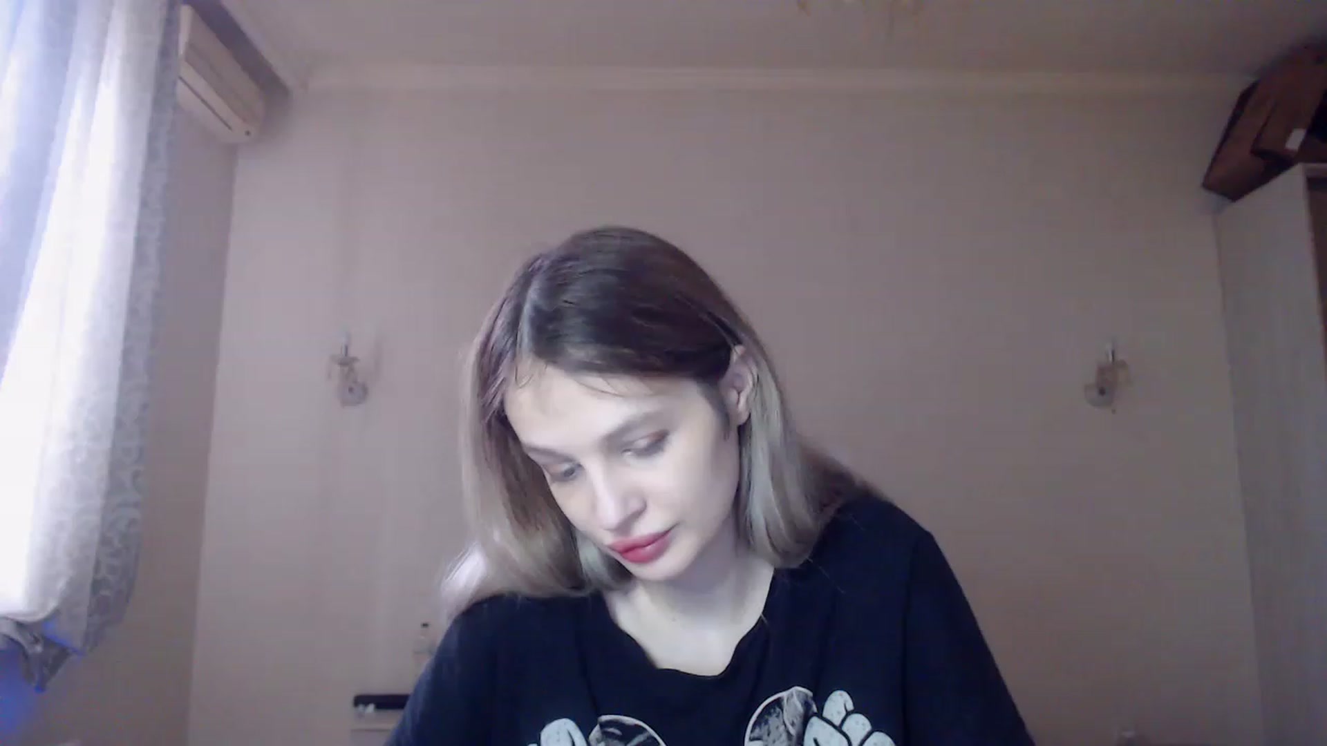 Gallery image thumbnail from Lola_vi's myfreecams stream on, 04/05/2023, 12:02 image 6 of 20