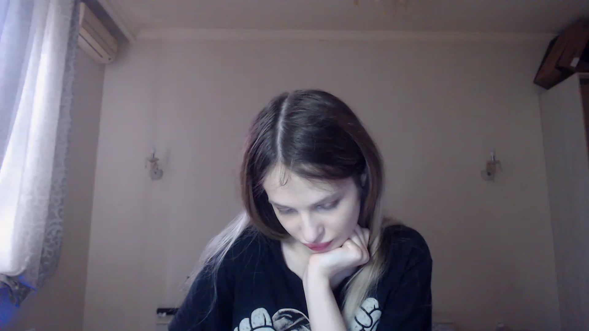 Gallery image thumbnail from Lola_vi's myfreecams stream on, 04/05/2023, 12:02 image 19 of 20