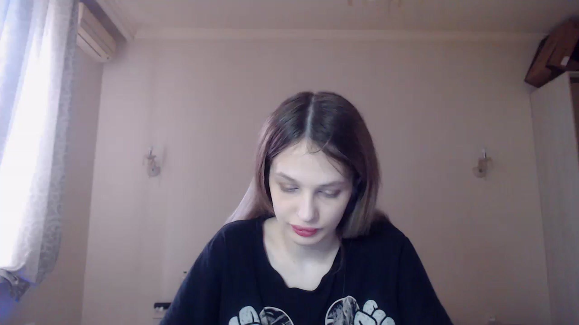 Gallery image thumbnail from Lola_vi's myfreecams stream on, 04/05/2023, 12:02 image 15 of 20