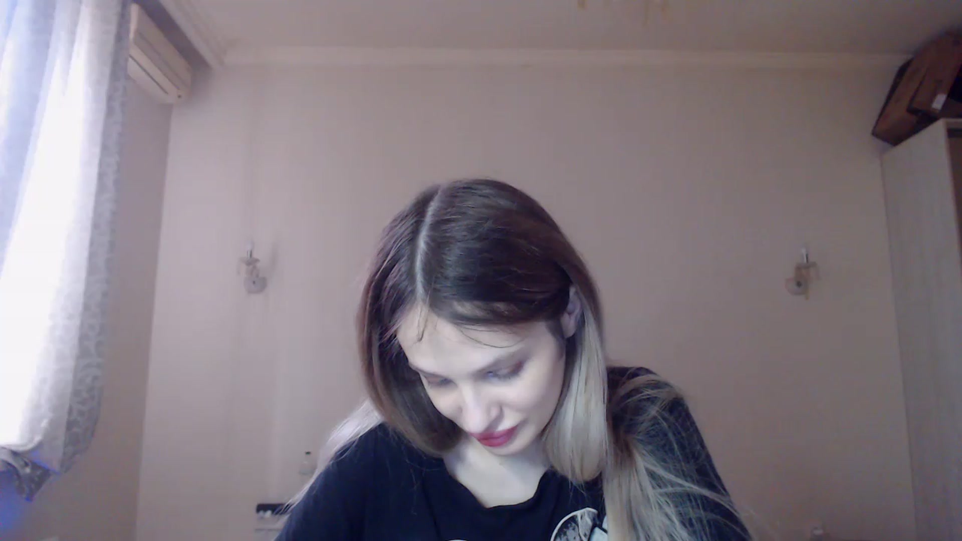 Gallery image thumbnail from Lola_vi's myfreecams stream on, 04/05/2023, 12:02 image 12 of 20